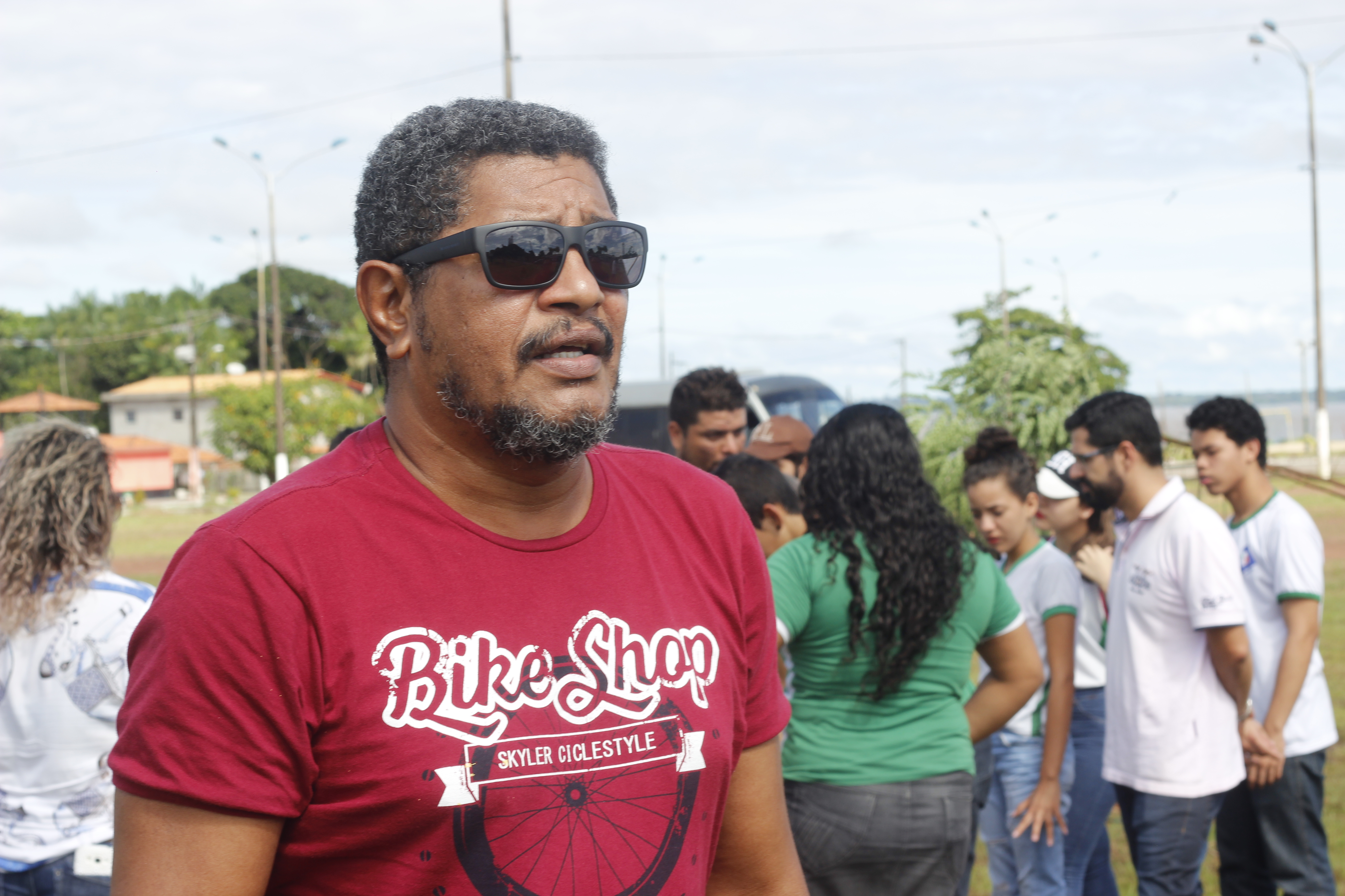 Projeto promove o plantio de novas árvores em praça de Outeiro