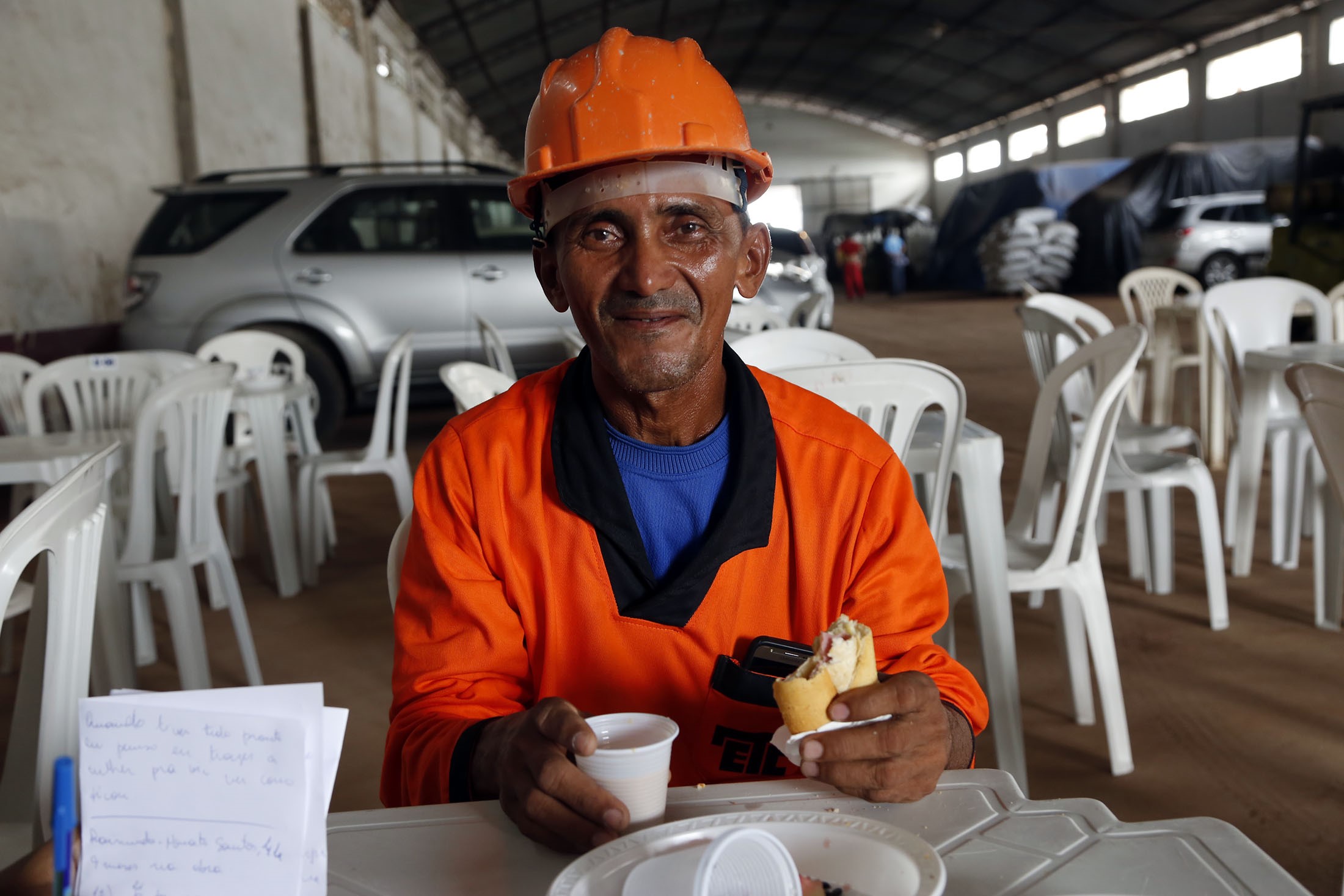Dono de porto oferece café da manhã aos operários das obras da Bernardo Sayão