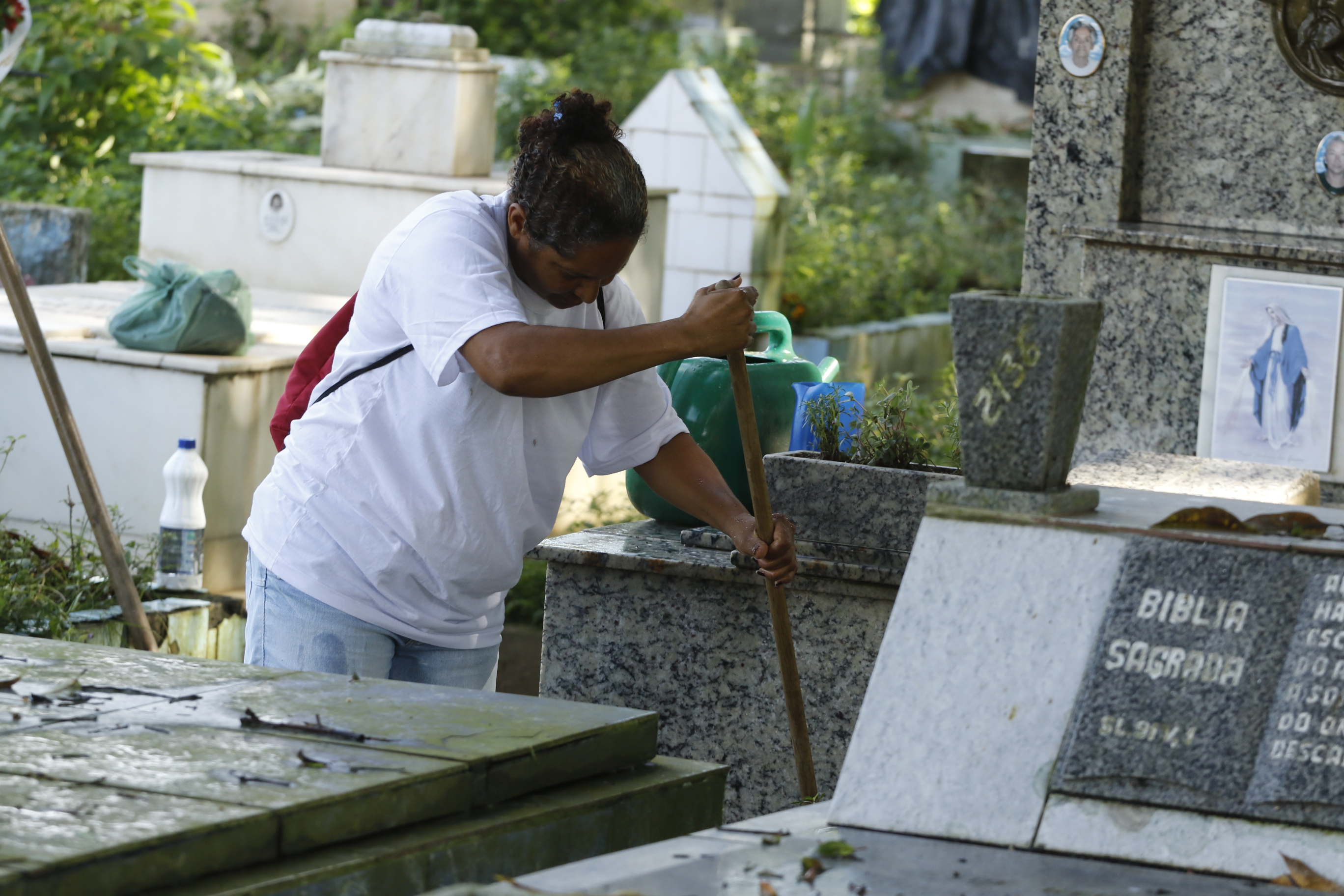 Prefeitura finaliza preparativos nos cemitérios para visitação do Dia das Mães