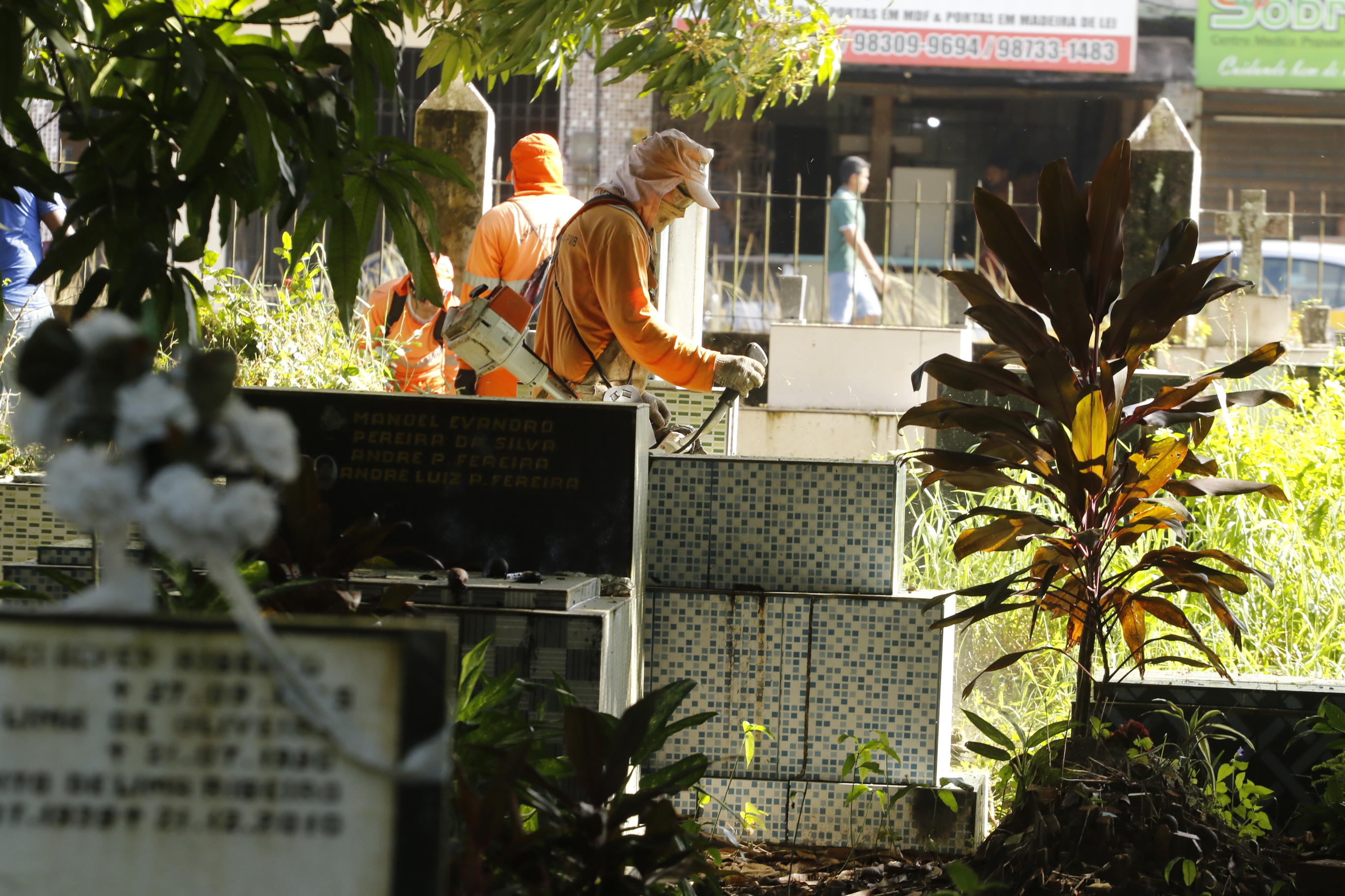 Prefeitura finaliza preparativos nos cemitérios para visitação do Dia das Mães
