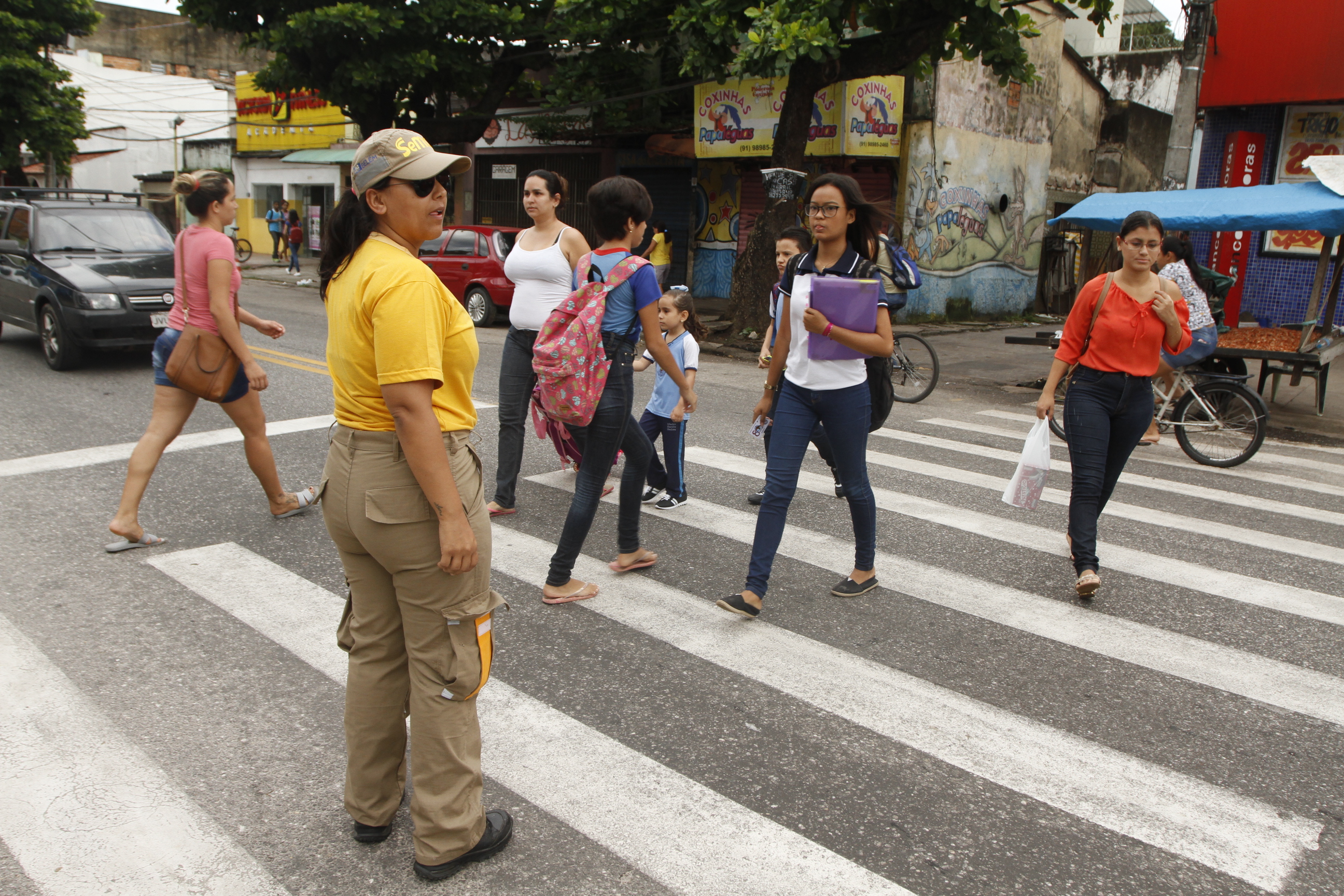 Semobinho educa alunos de escola do Guamá para travessia segura