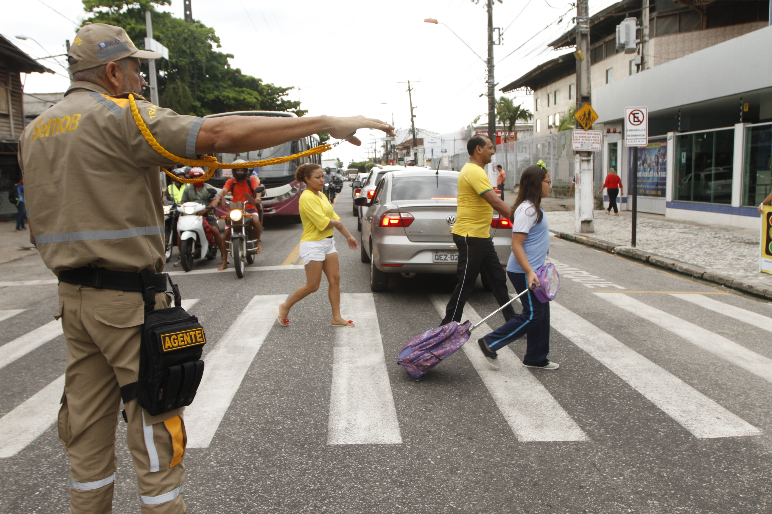 Semobinho educa alunos de escola do Guamá para travessia segura