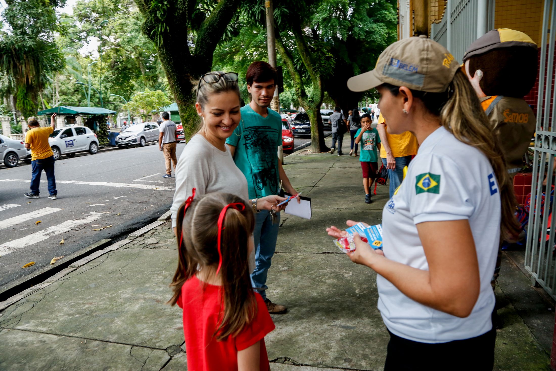 Cuidados com crianças no trânsito são tema de blitz educativa do Dia das Mães