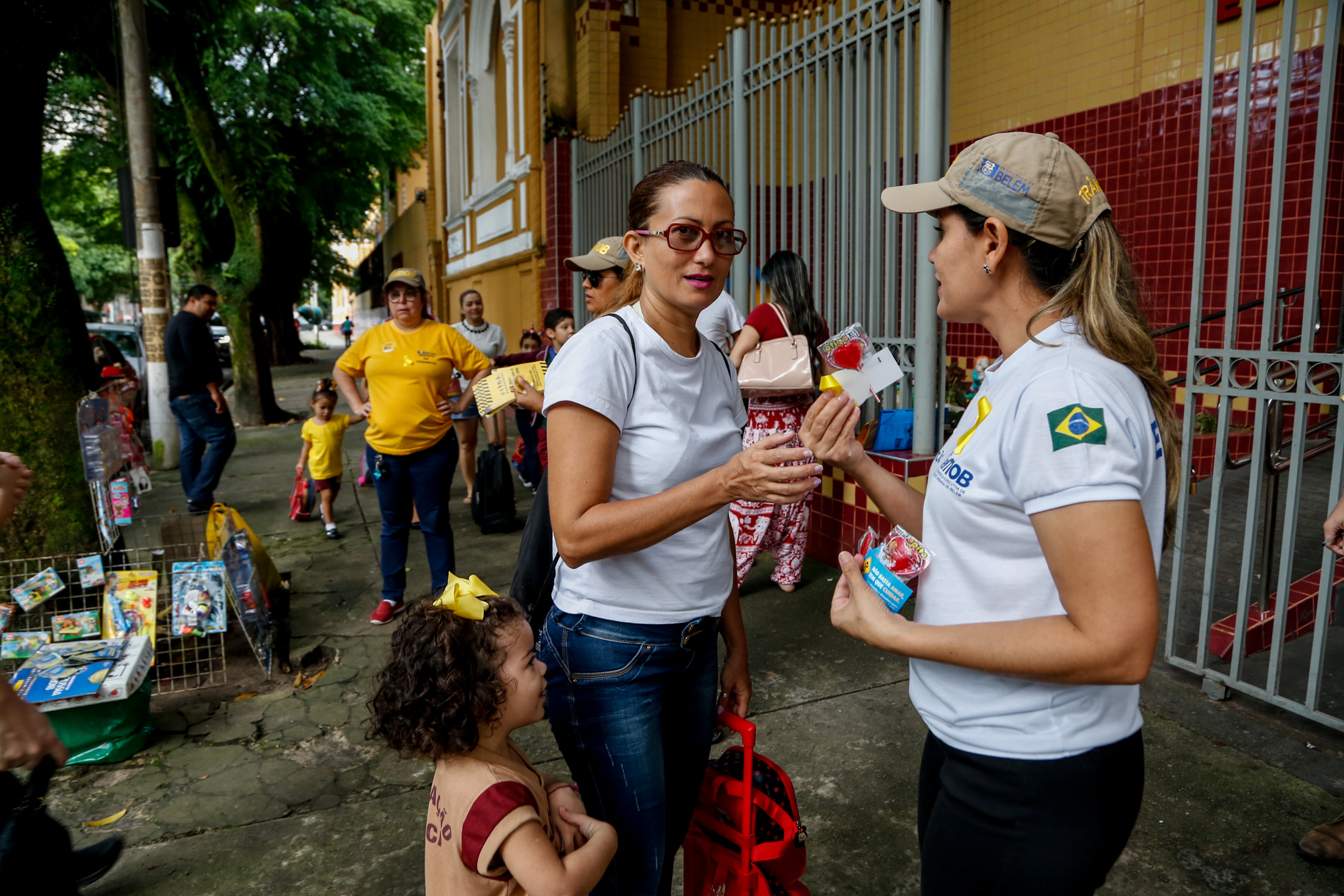 Cuidados com crianças no trânsito são tema de blitz educativa do Dia das Mães