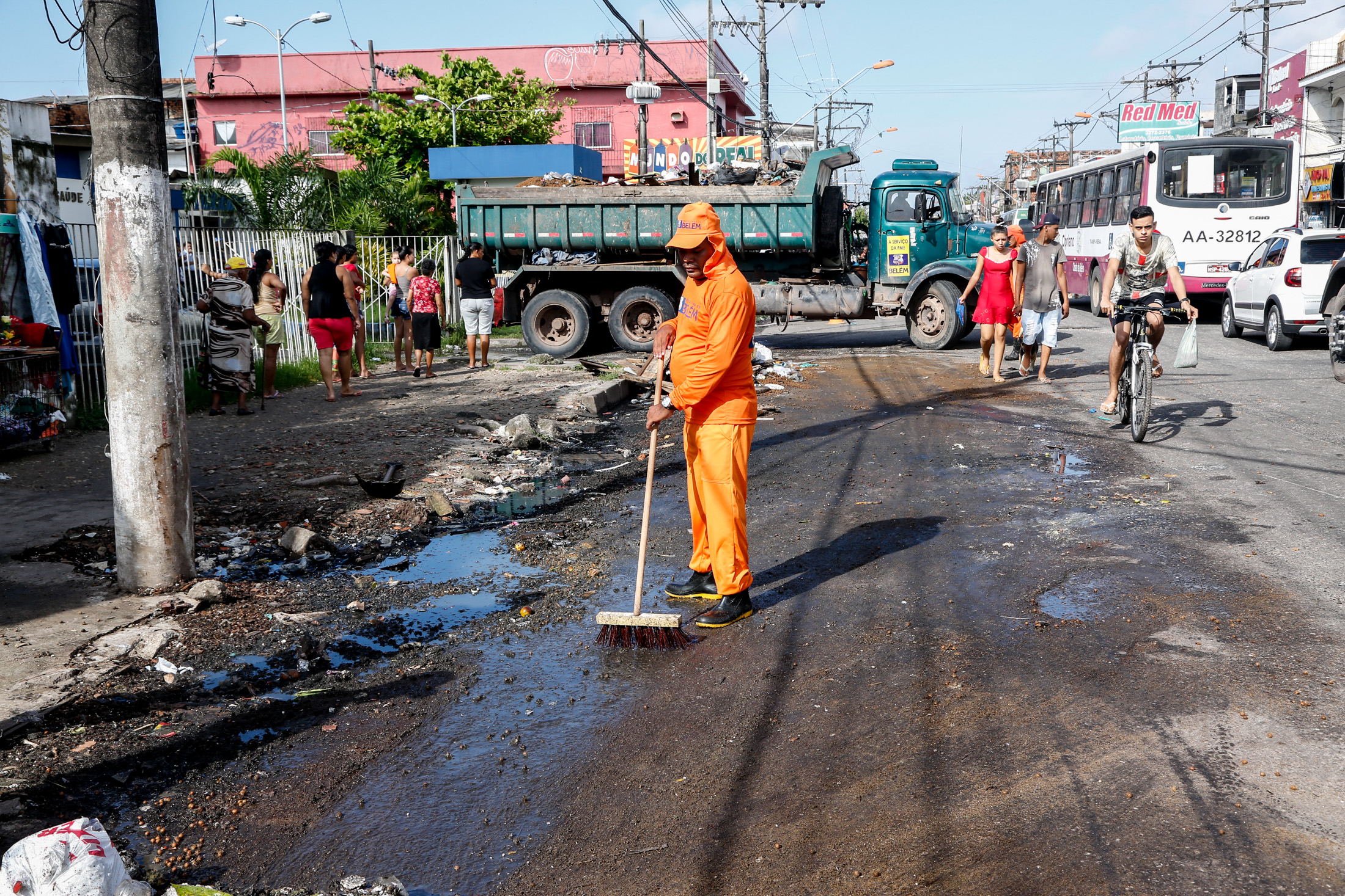 Dia do Gari: Conheça histórias de quem deixa a cidade mais limpa