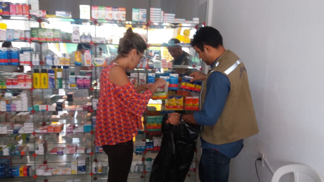 Vigilância sanitária interdita duas farmácias em Belém