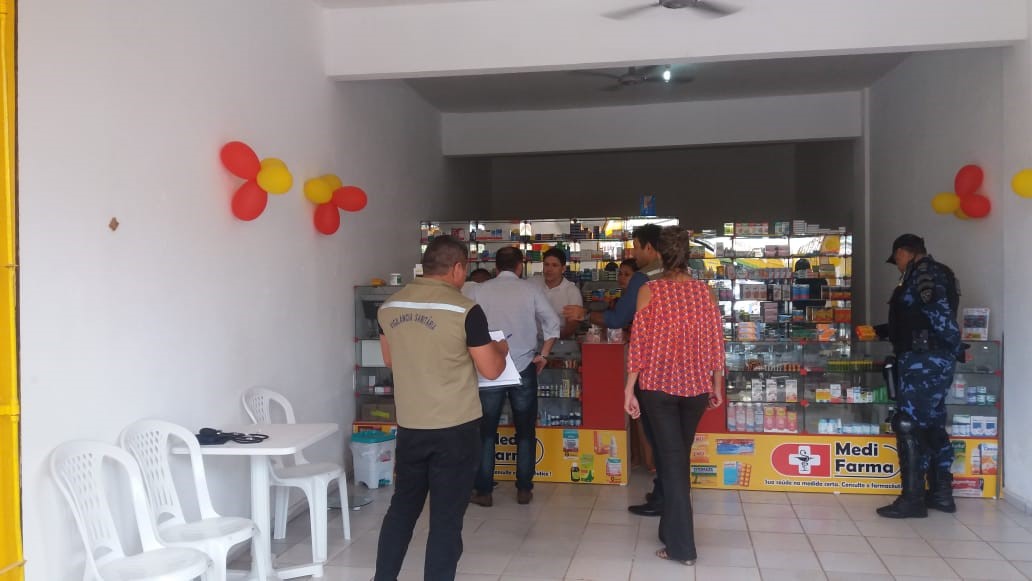 Vigilância sanitária interdita duas farmácias em Belém
