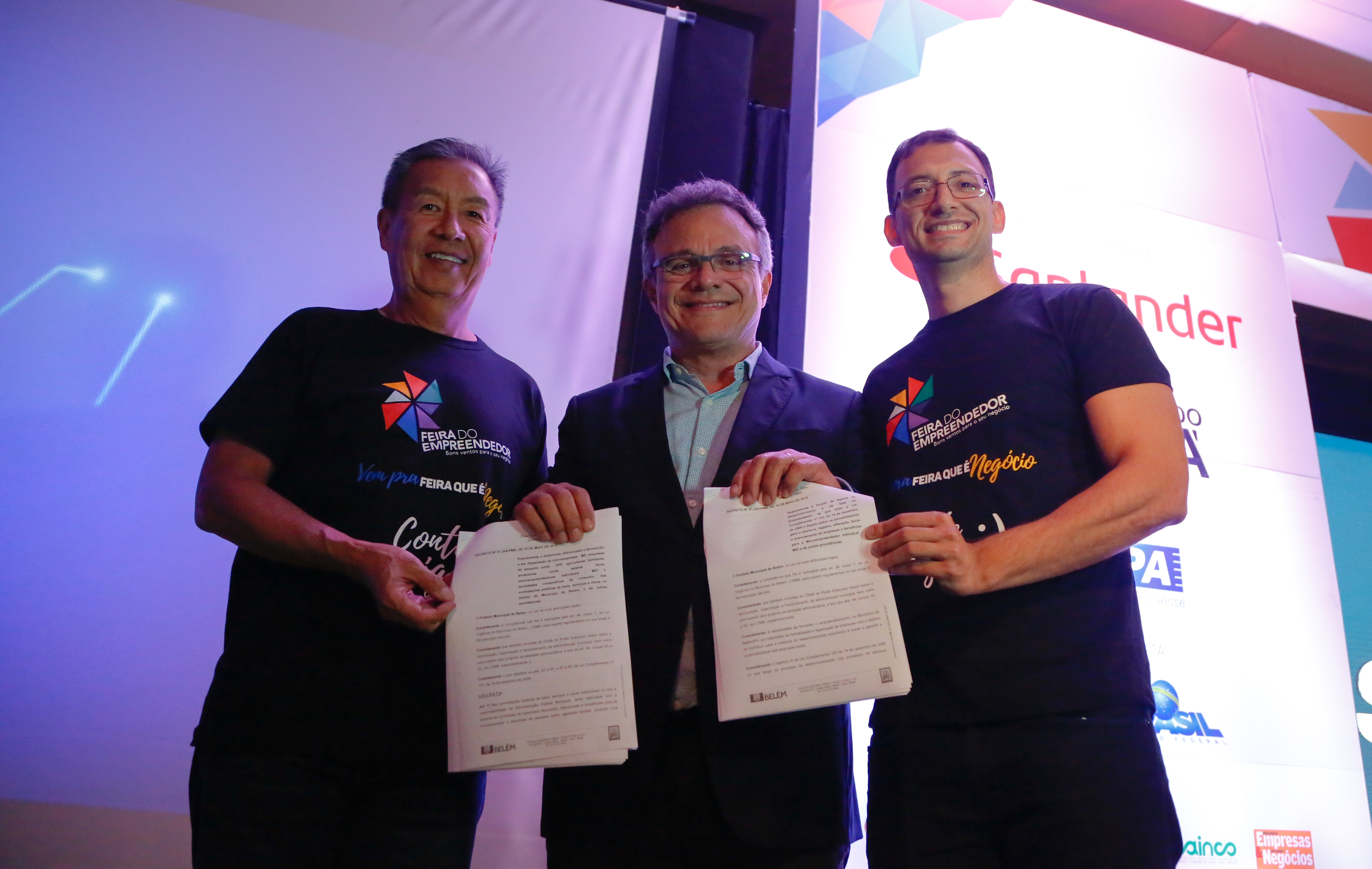 Prefeito assina decretos que impulsionam o mercado empreendedor de Belém