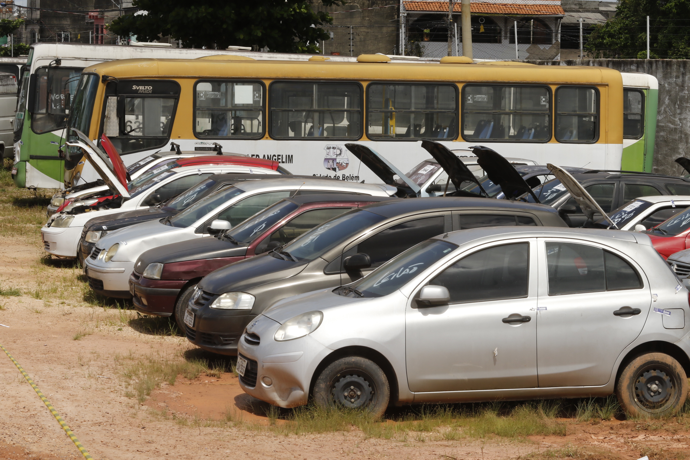 Leilão da SeMOB nesta terça-feira oferece motos e carros a partir de R$ 700
