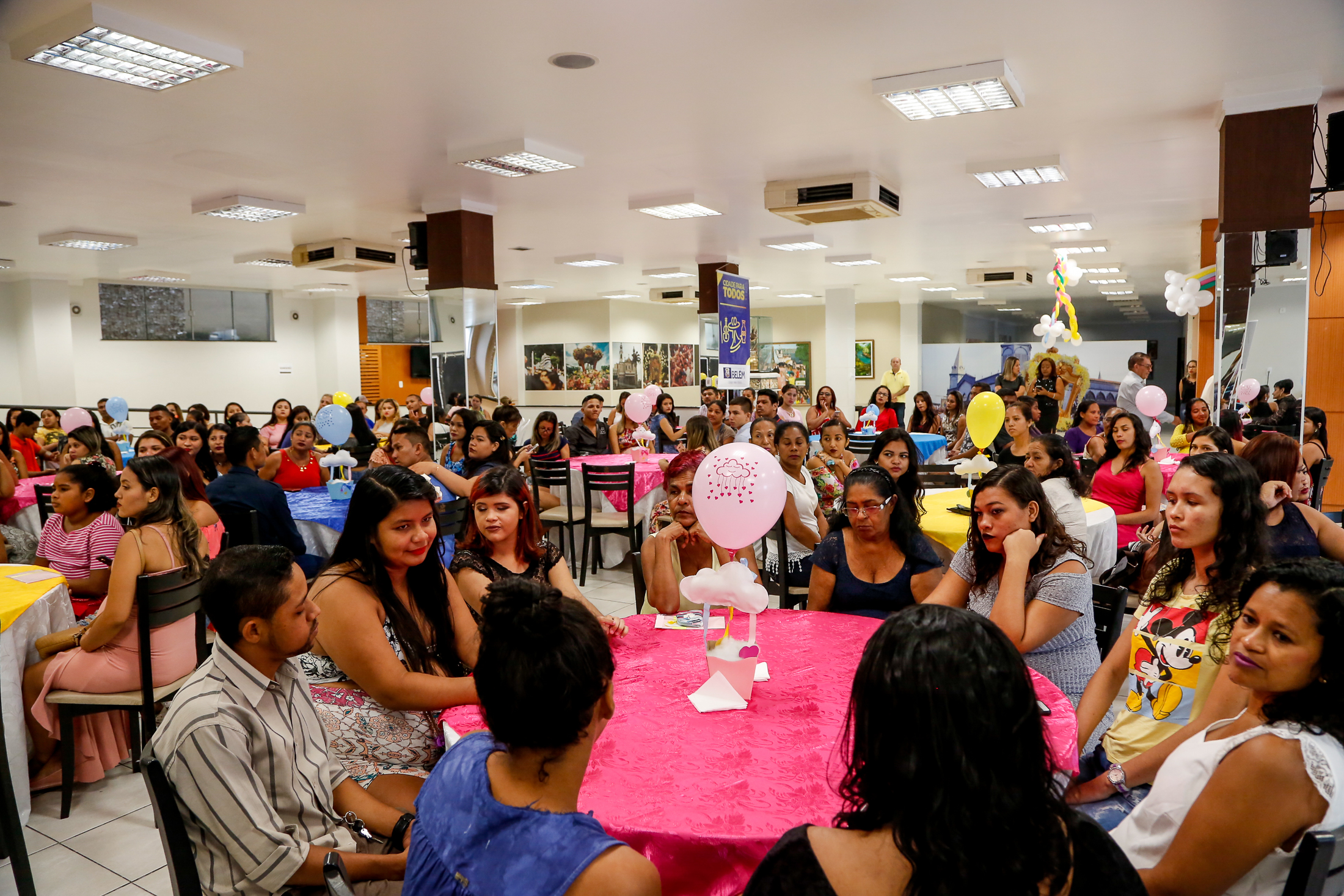 Mais de 100 grávidas têm chá coletivo na Semana do Bebê