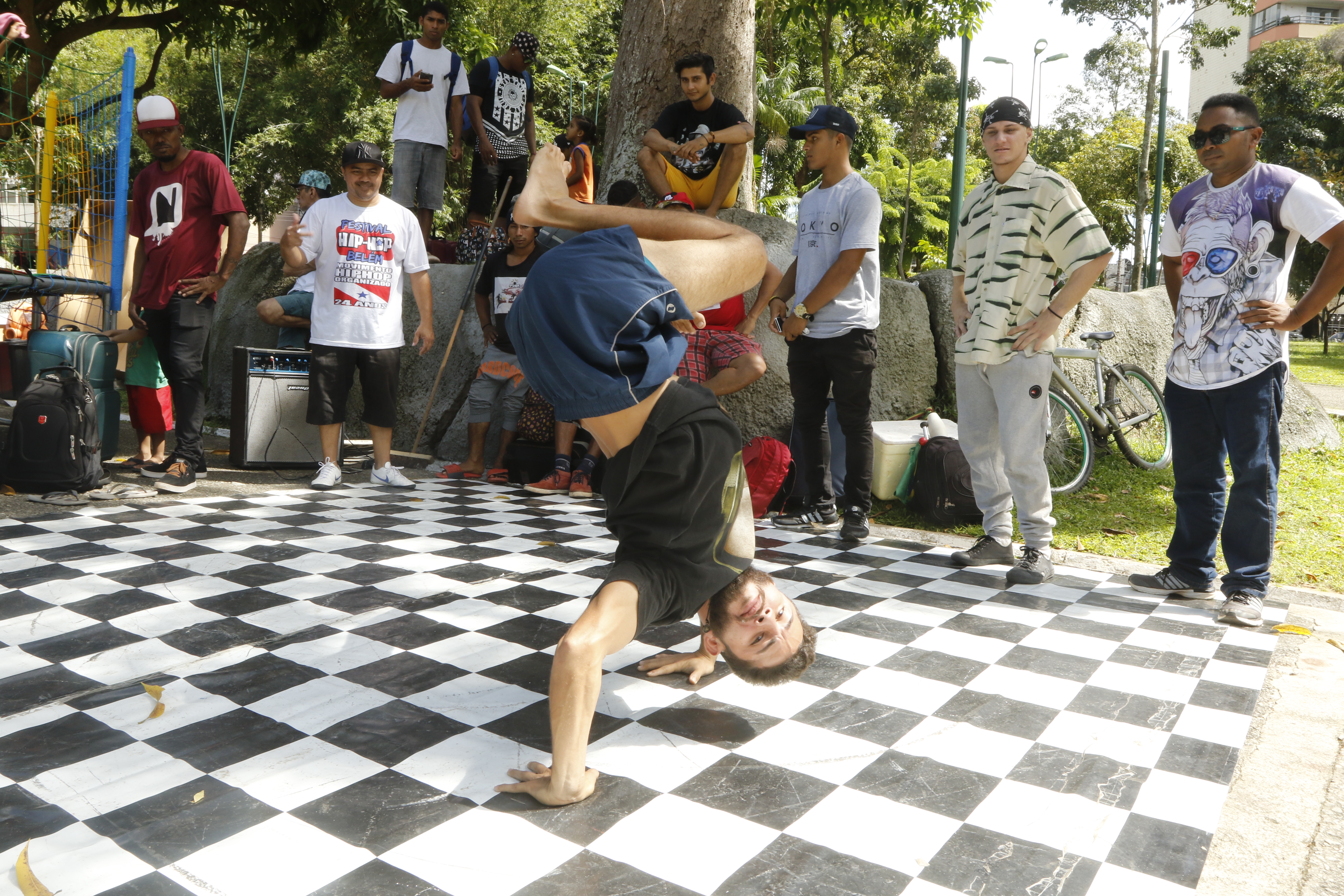 Encerramento da Semana do Bebê leva centenas de crianças à praça da República