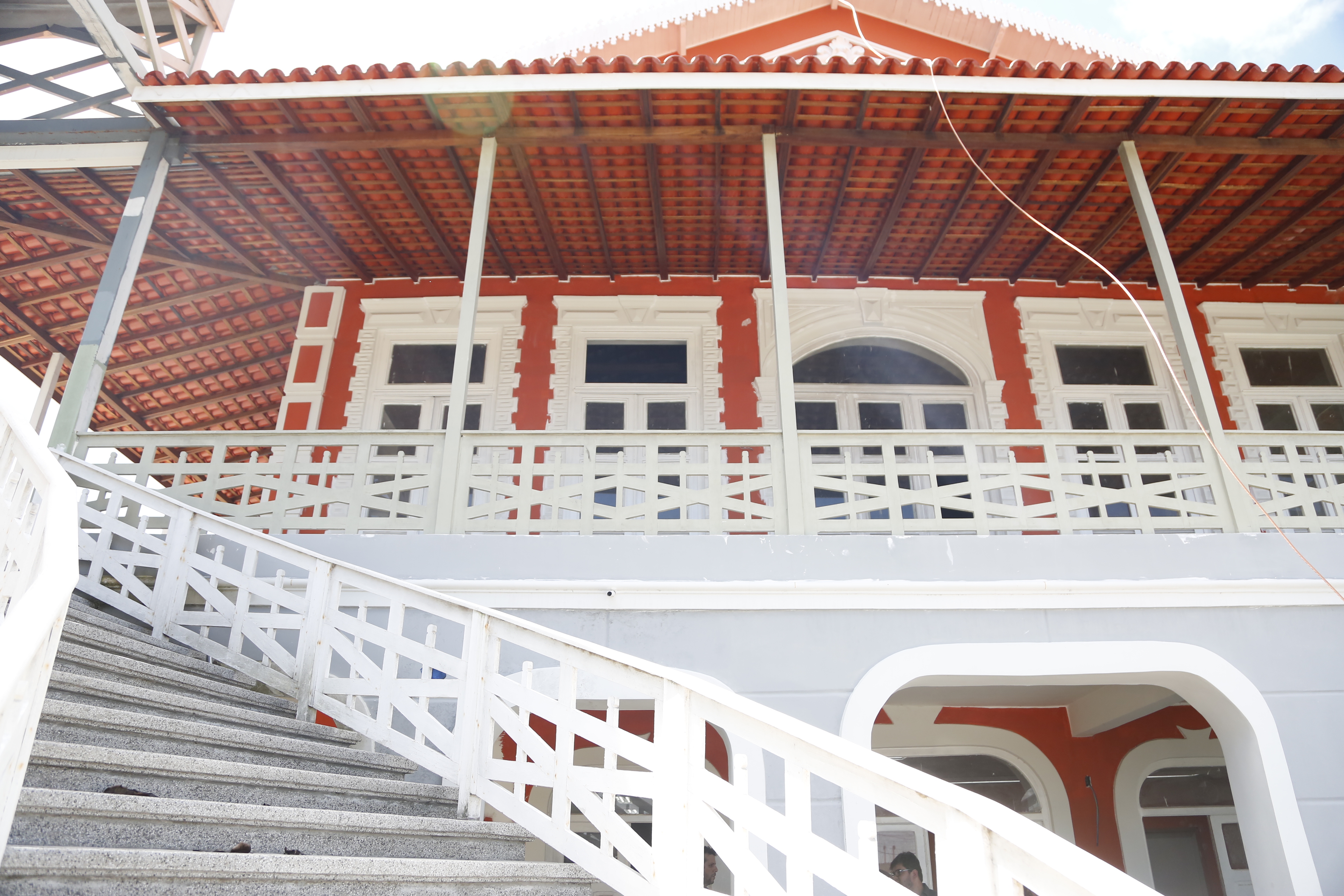 Obra de restauro do Chalé Tavares Cardoso recebe visita do Ministério Público
