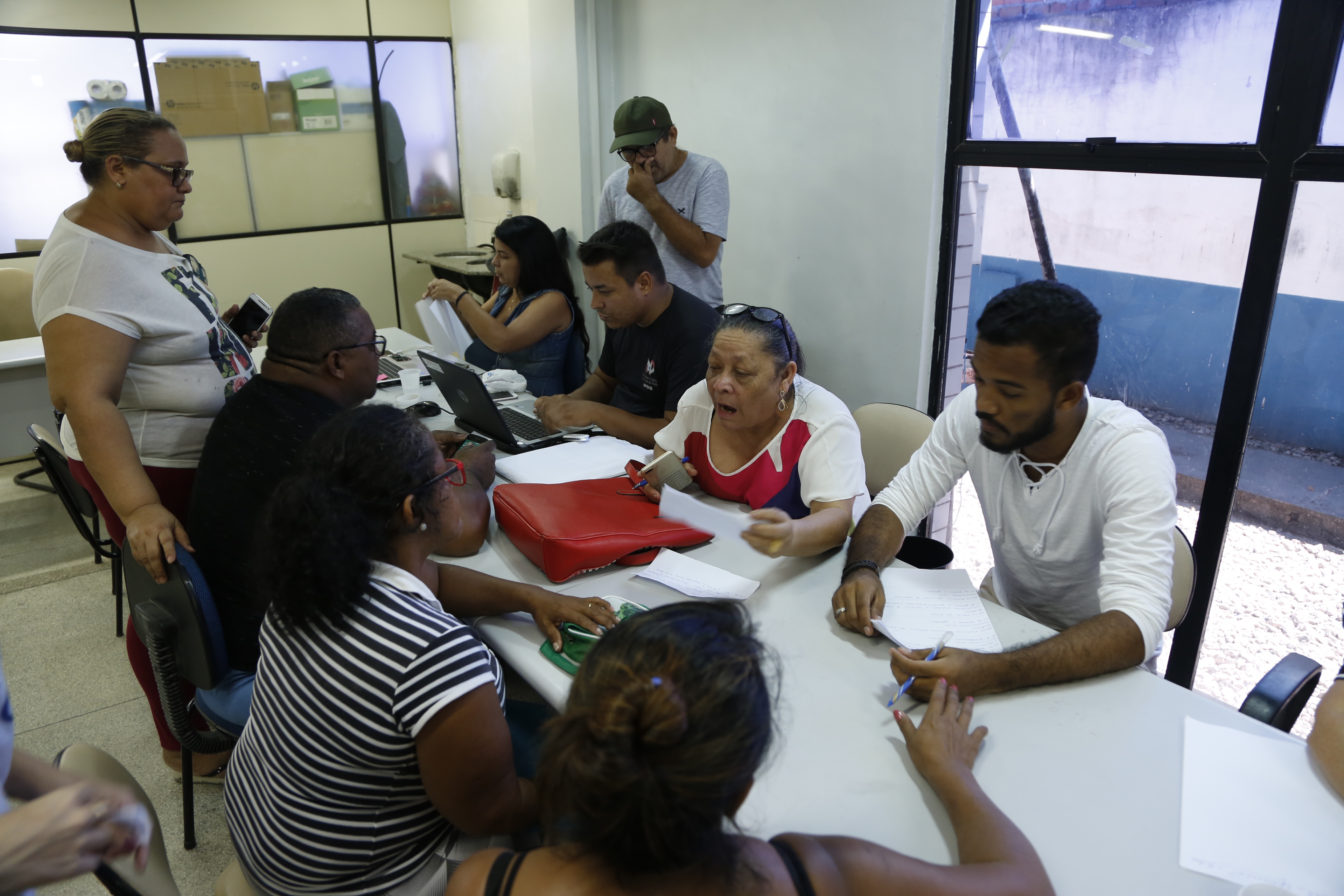 Prefeitura de Belém atende famílias atingidas por incêndio no Guamá