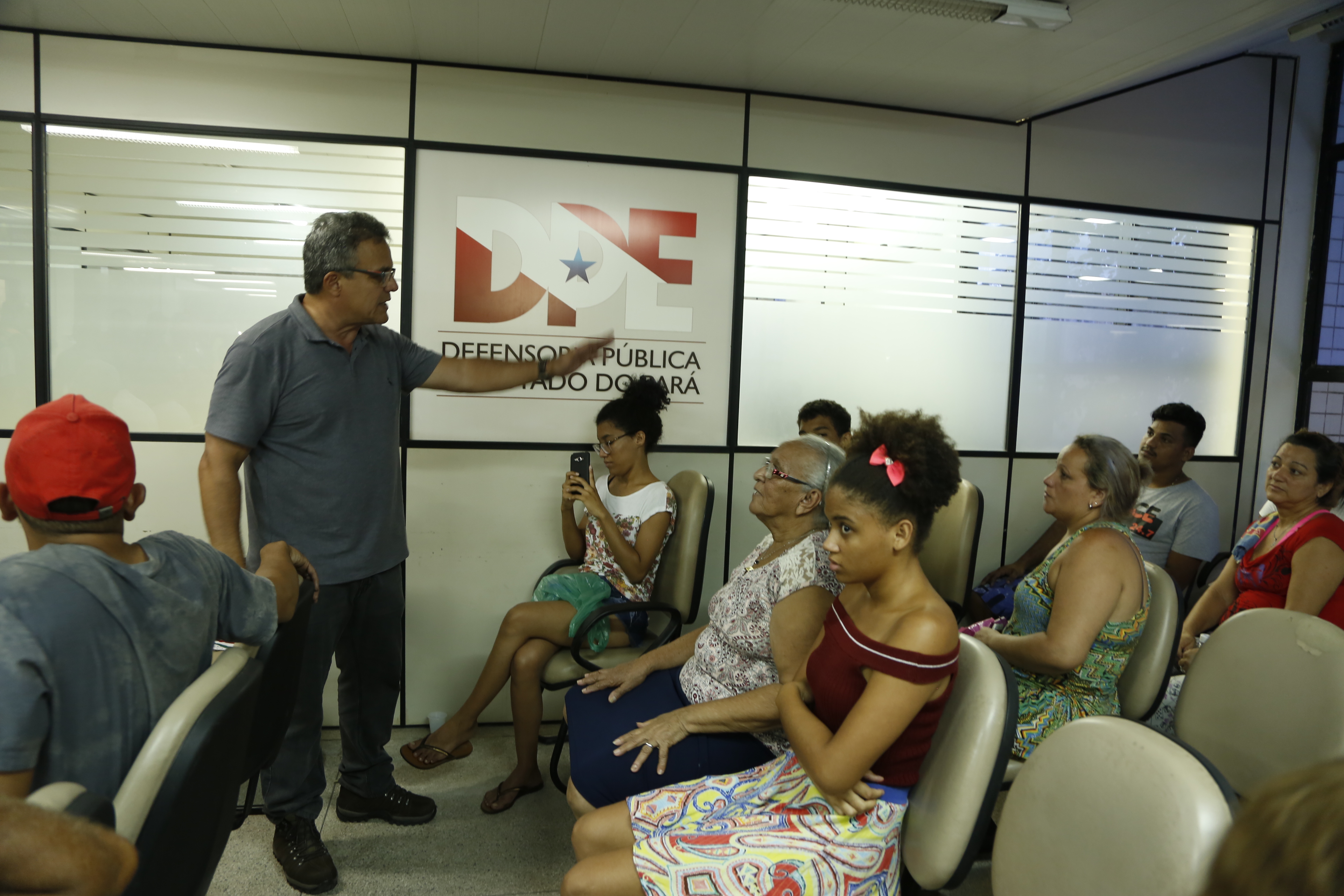 Prefeitura de Belém atende famílias atingidas por incêndio no Guamá
