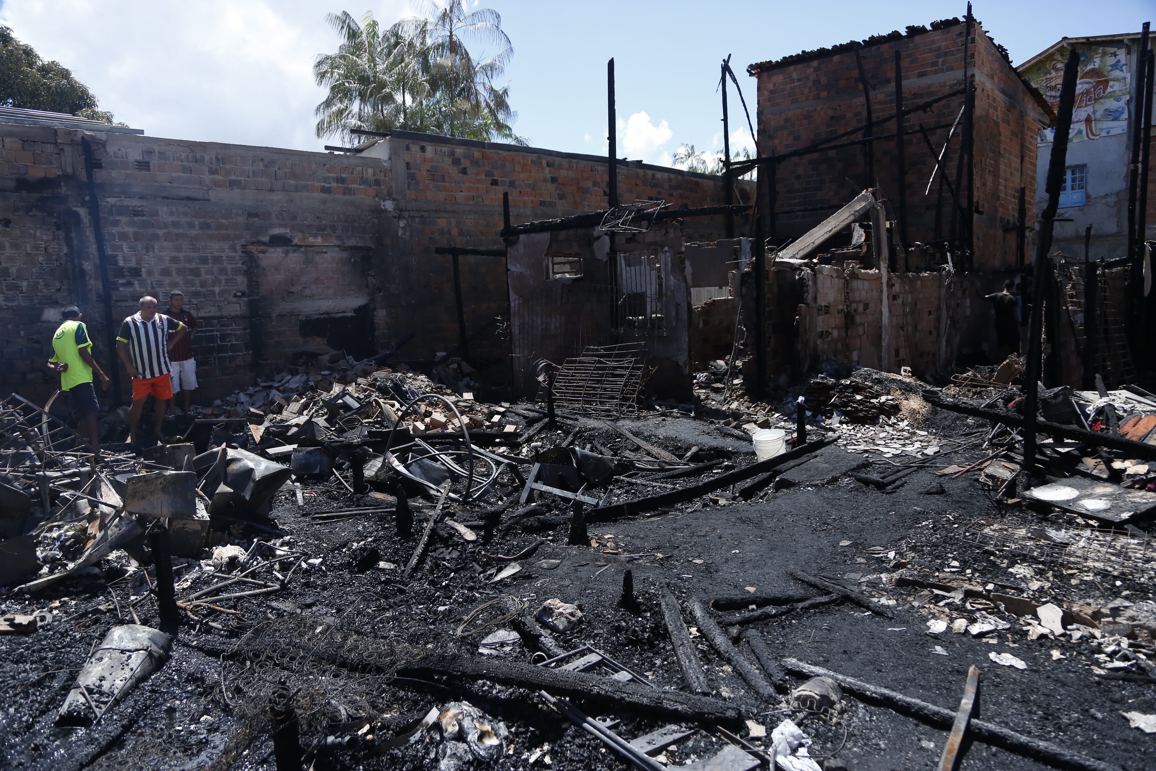 Prefeitura de Belém atende famílias atingidas por incêndio no Guamá