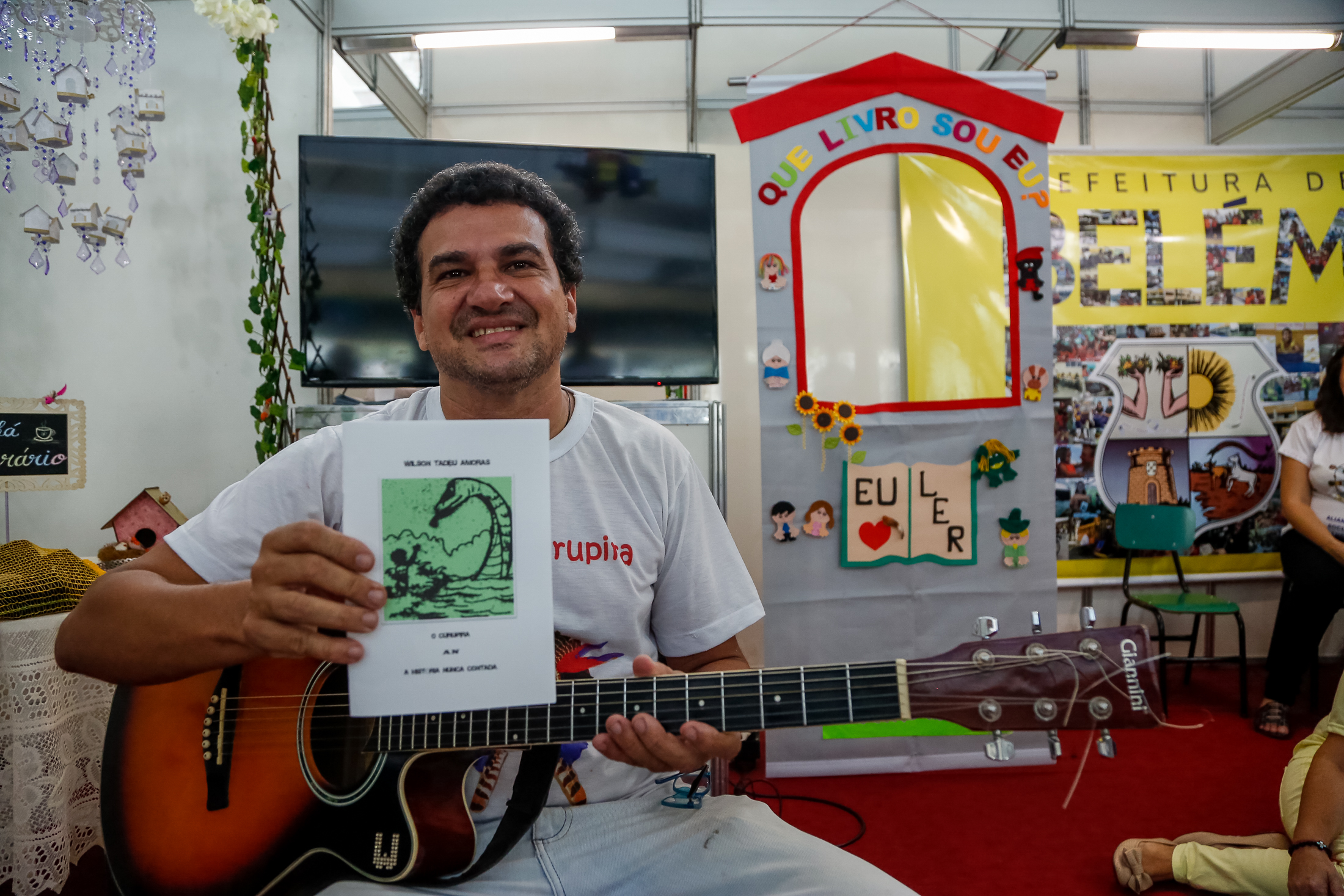 Estande da Semec na Feira Pan-Amazônica do Livro tem programação variada e gratuita