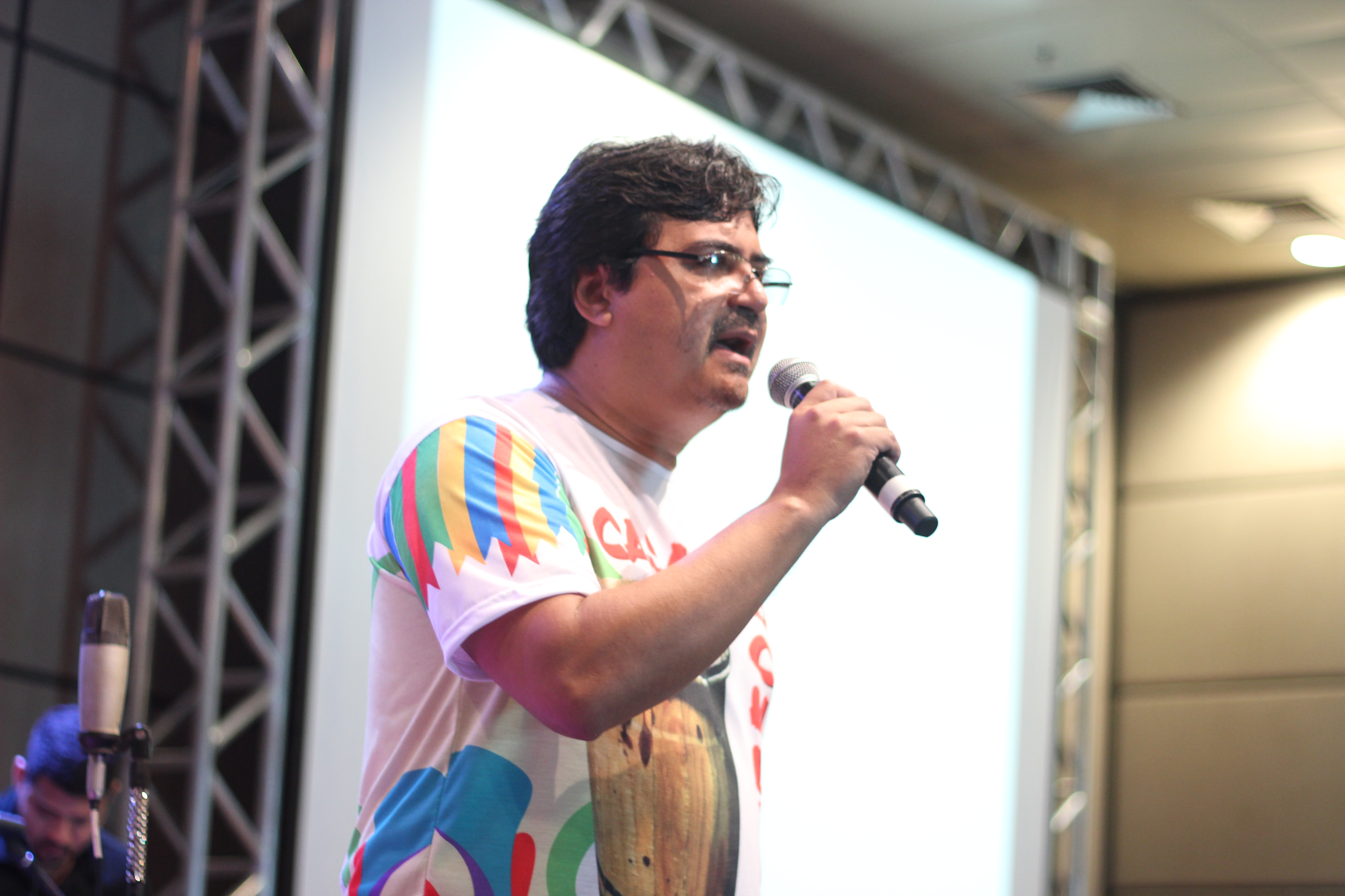 Apresentações de alunos da Funbosque animam a Feira Pan-Amazônica do Livro