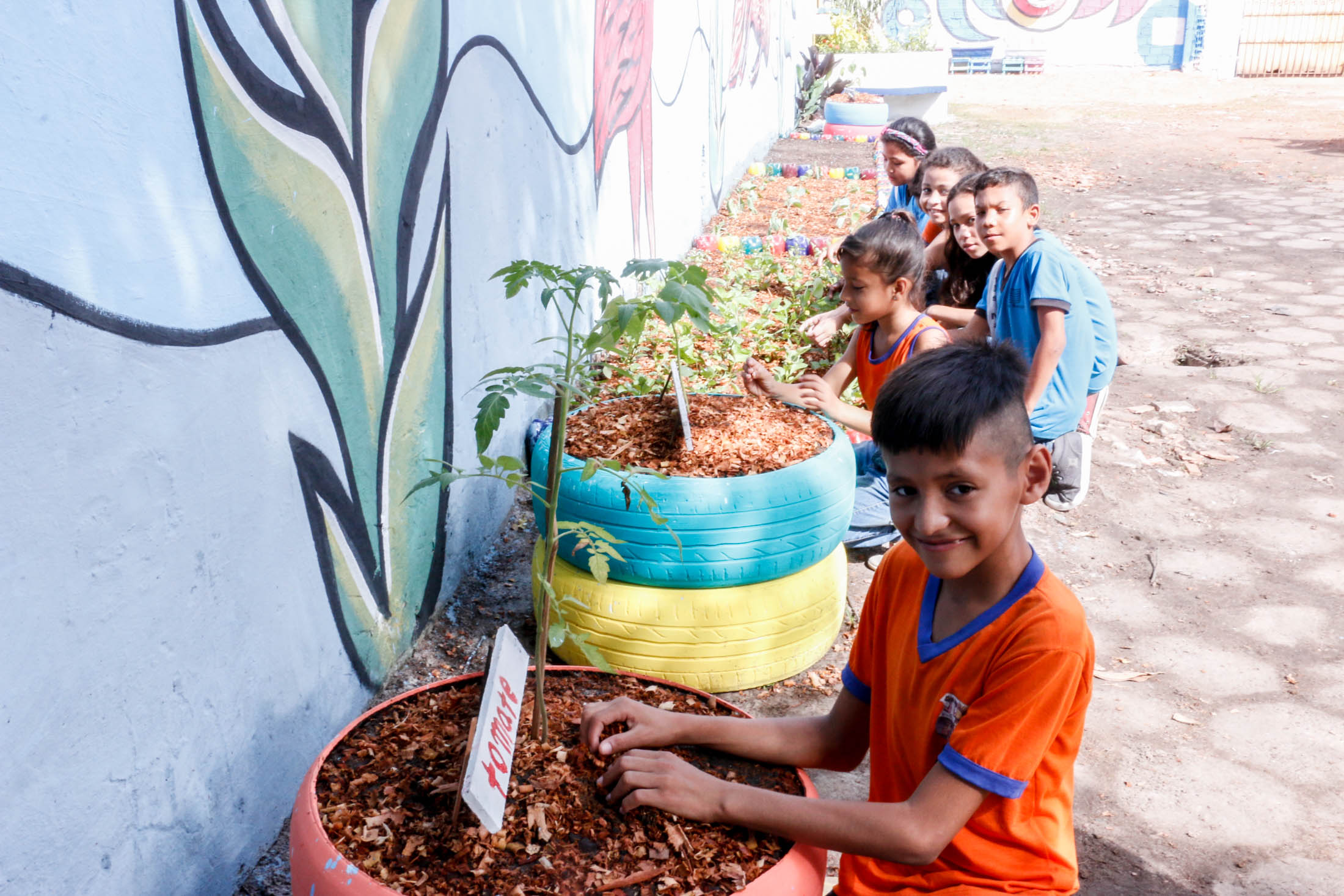 Escola Inês Maroja recebe projeto Educando com a Horta
