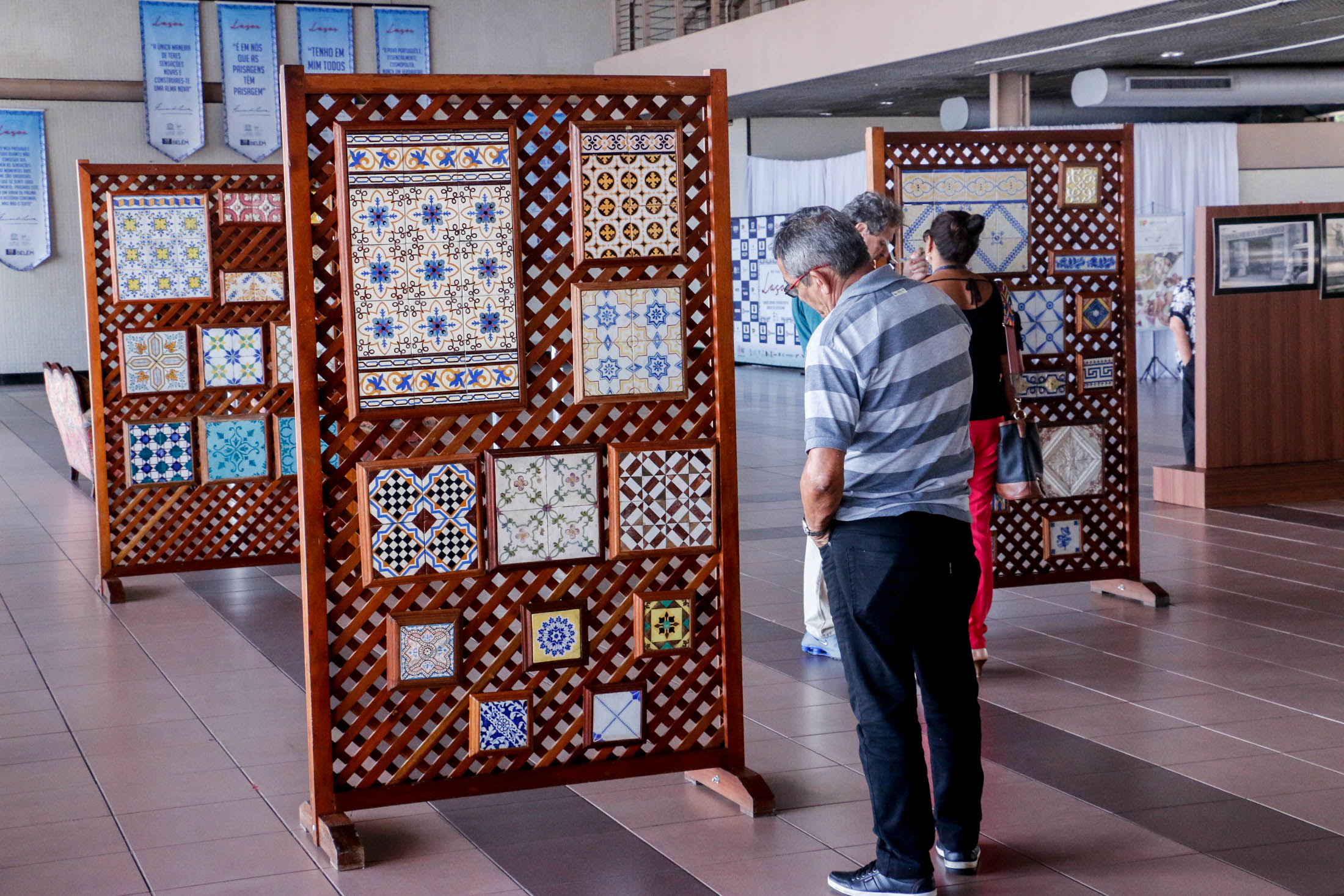 Exposição de azulejos portugueses encanta visitantes