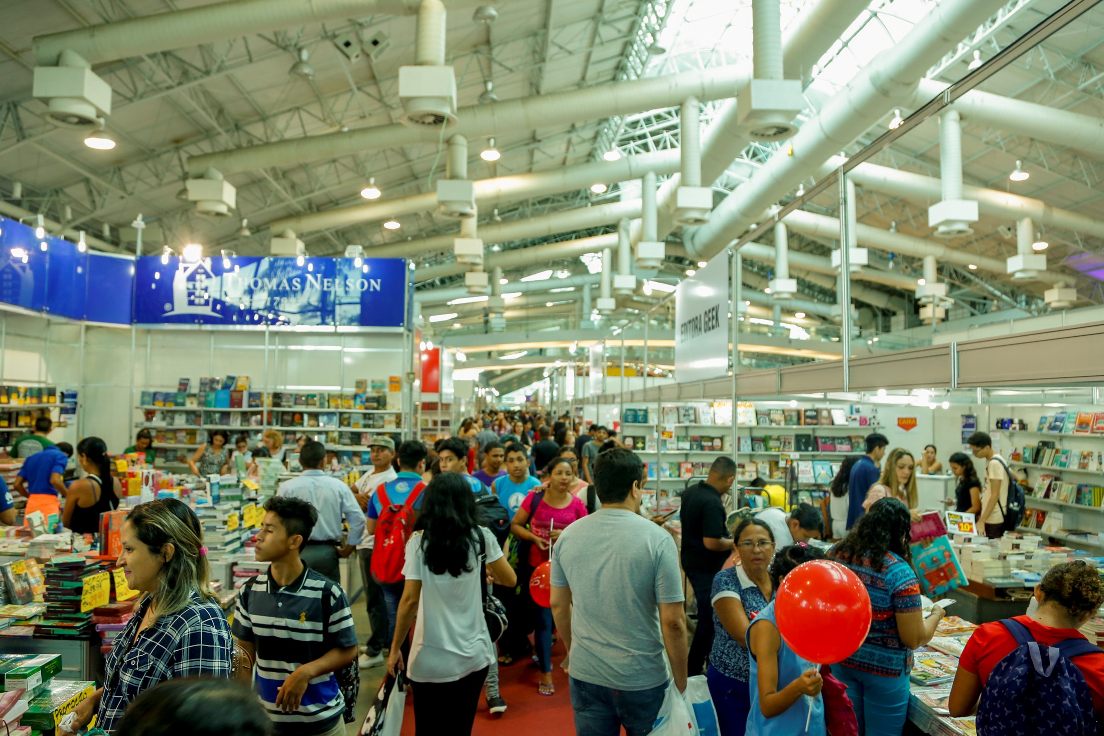 Alunos da rede municipal de ensino expõem obra literária na XXII Feira Pan-Amazônica do Livro