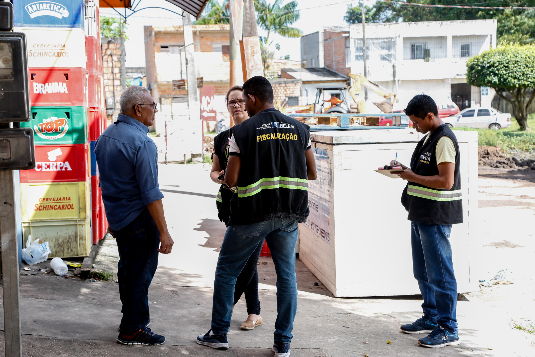 Comunidade se une à Prefeitura para acabar com ponto irregular de lixo na Marambaia