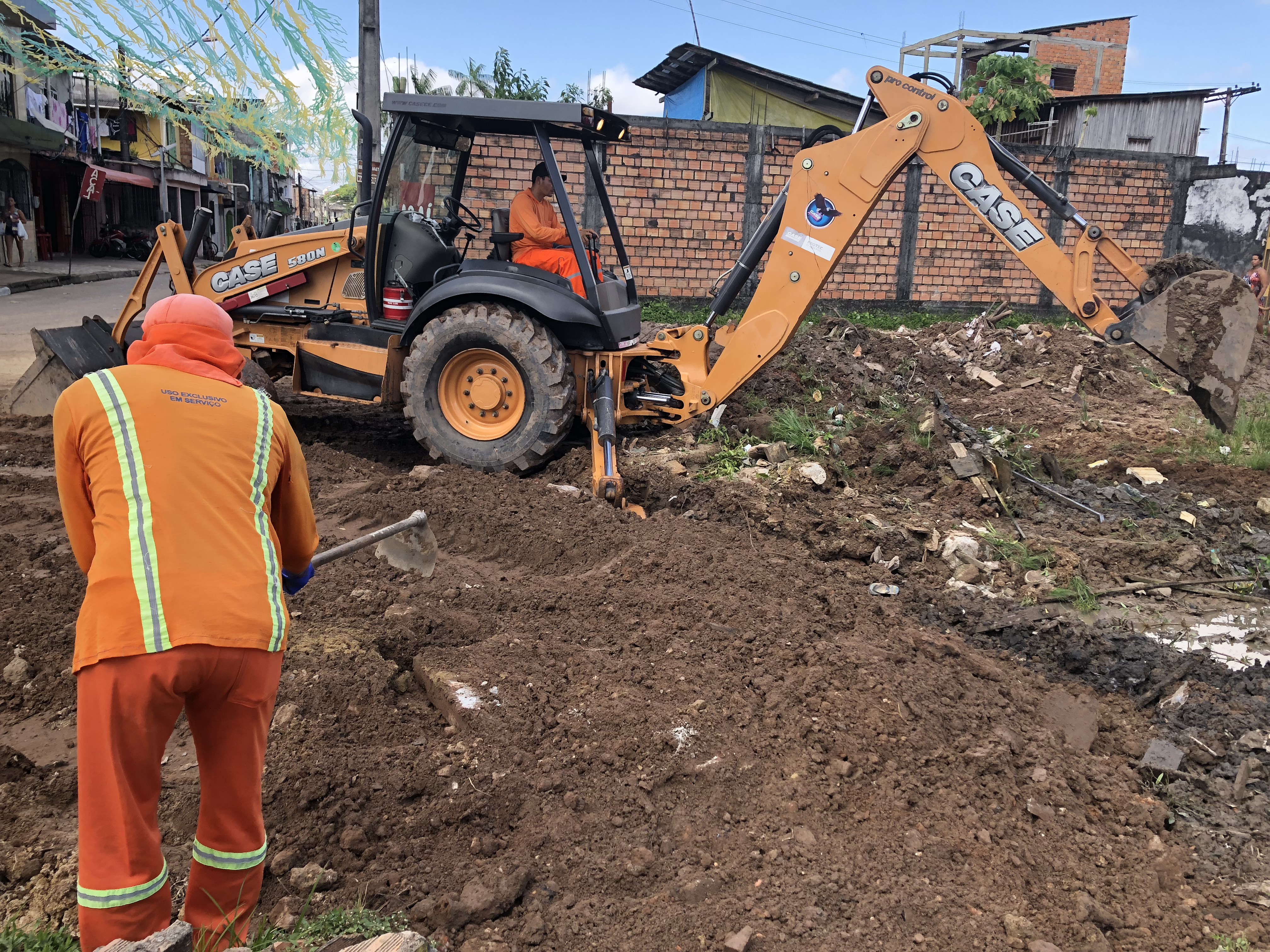Comunidade se une à Prefeitura para acabar com ponto irregular de lixo na Marambaia