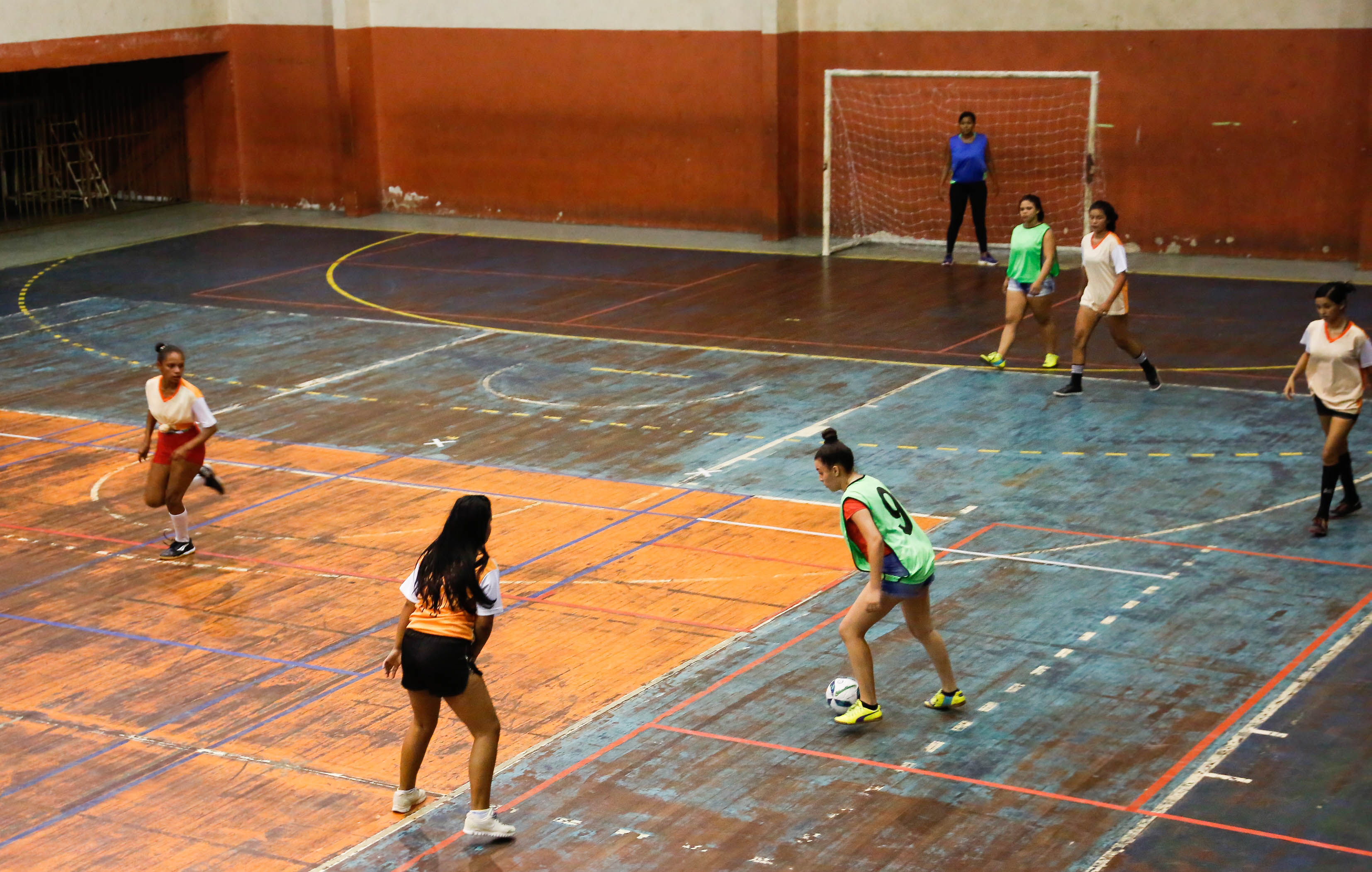 Torneio de Futsal da Educação de Jovens e Adultos reúne 24 escolas da Prefeitura