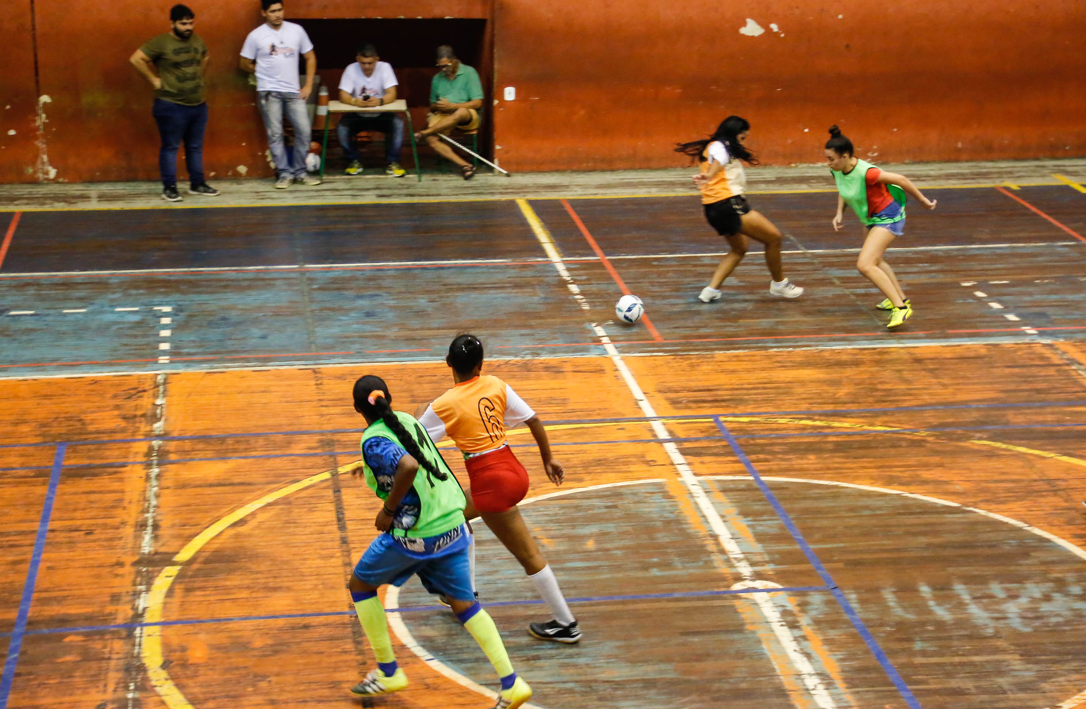 Torneio de Futsal da Educação de Jovens e Adultos reúne 24 escolas da Prefeitura