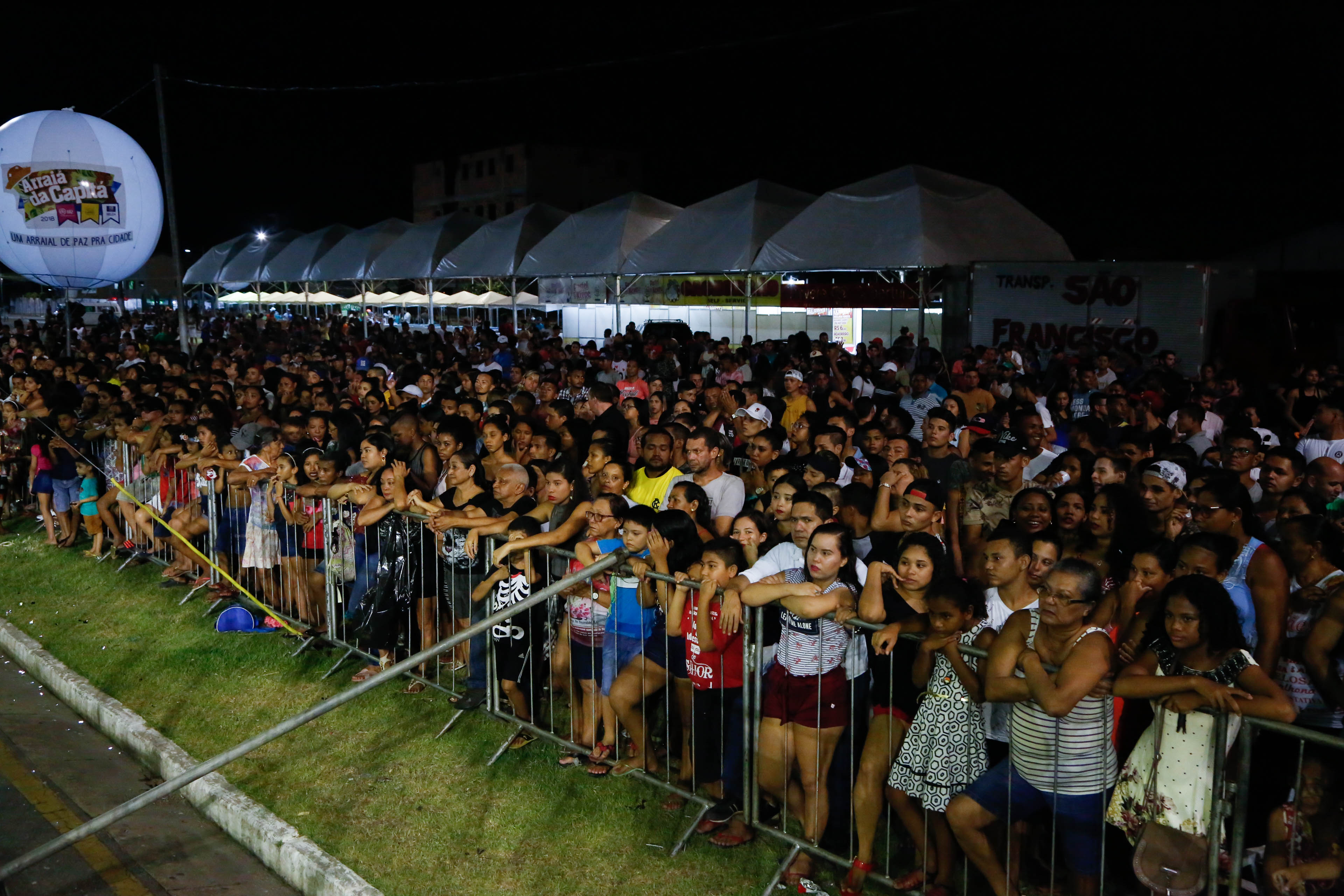 Cinco mil pessoas lotam o Portal da Amazônia na primeira noite do concurso de quadrilhas