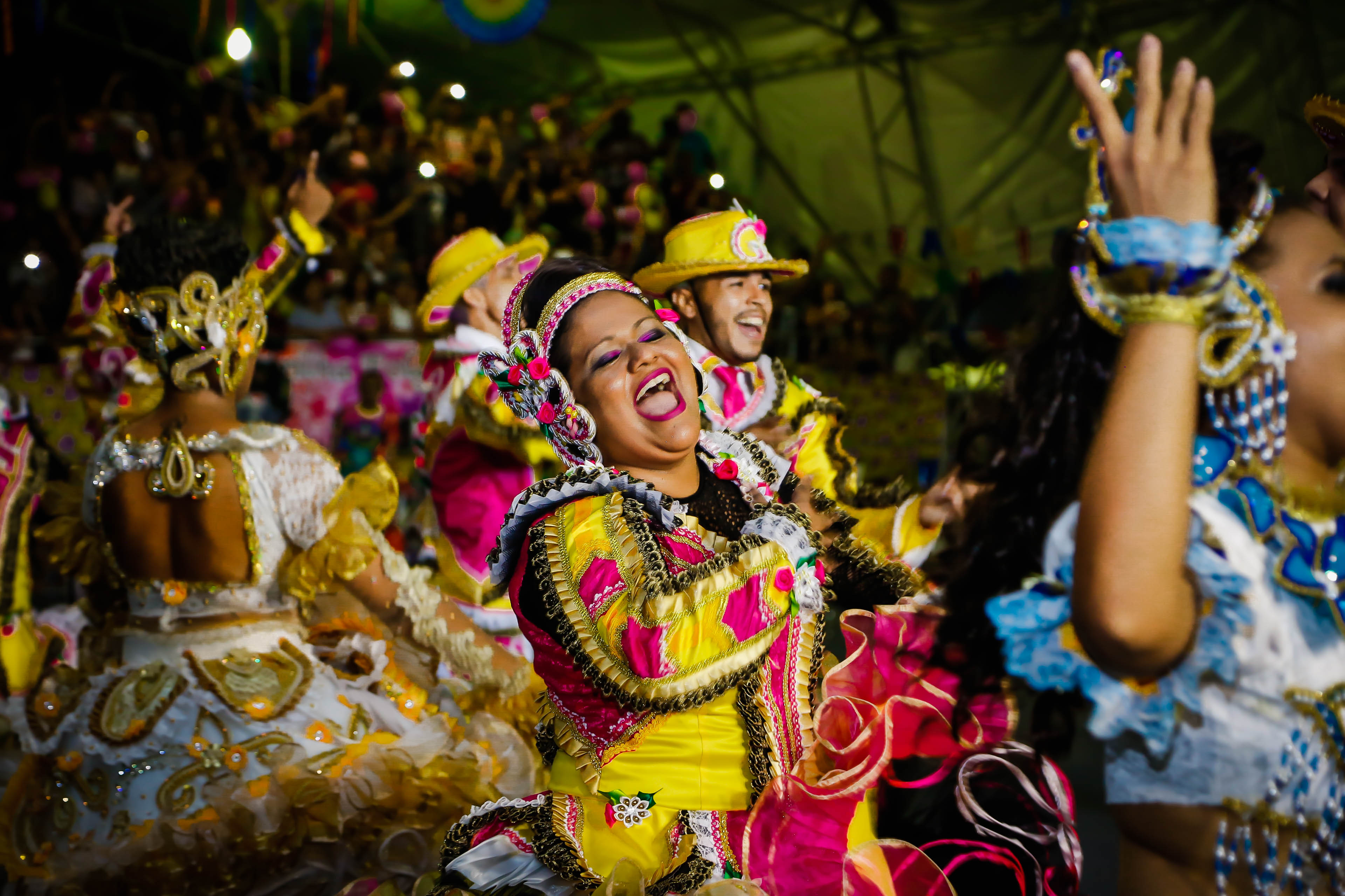 Cinco mil pessoas lotam o Portal da Amazônia na primeira noite do concurso de quadrilhas
