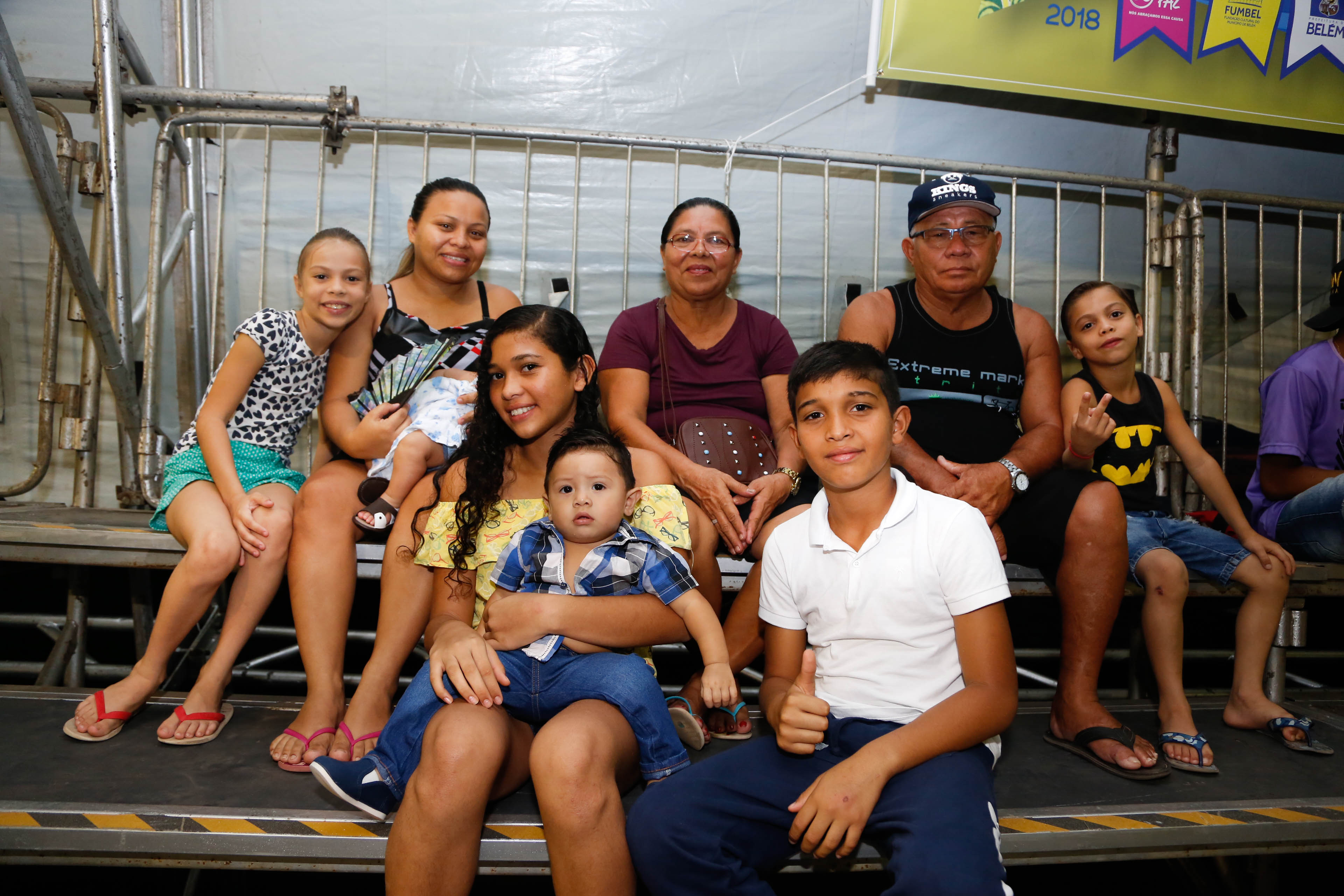 Cinco mil pessoas lotam o Portal da Amazônia na primeira noite do concurso de quadrilhas
