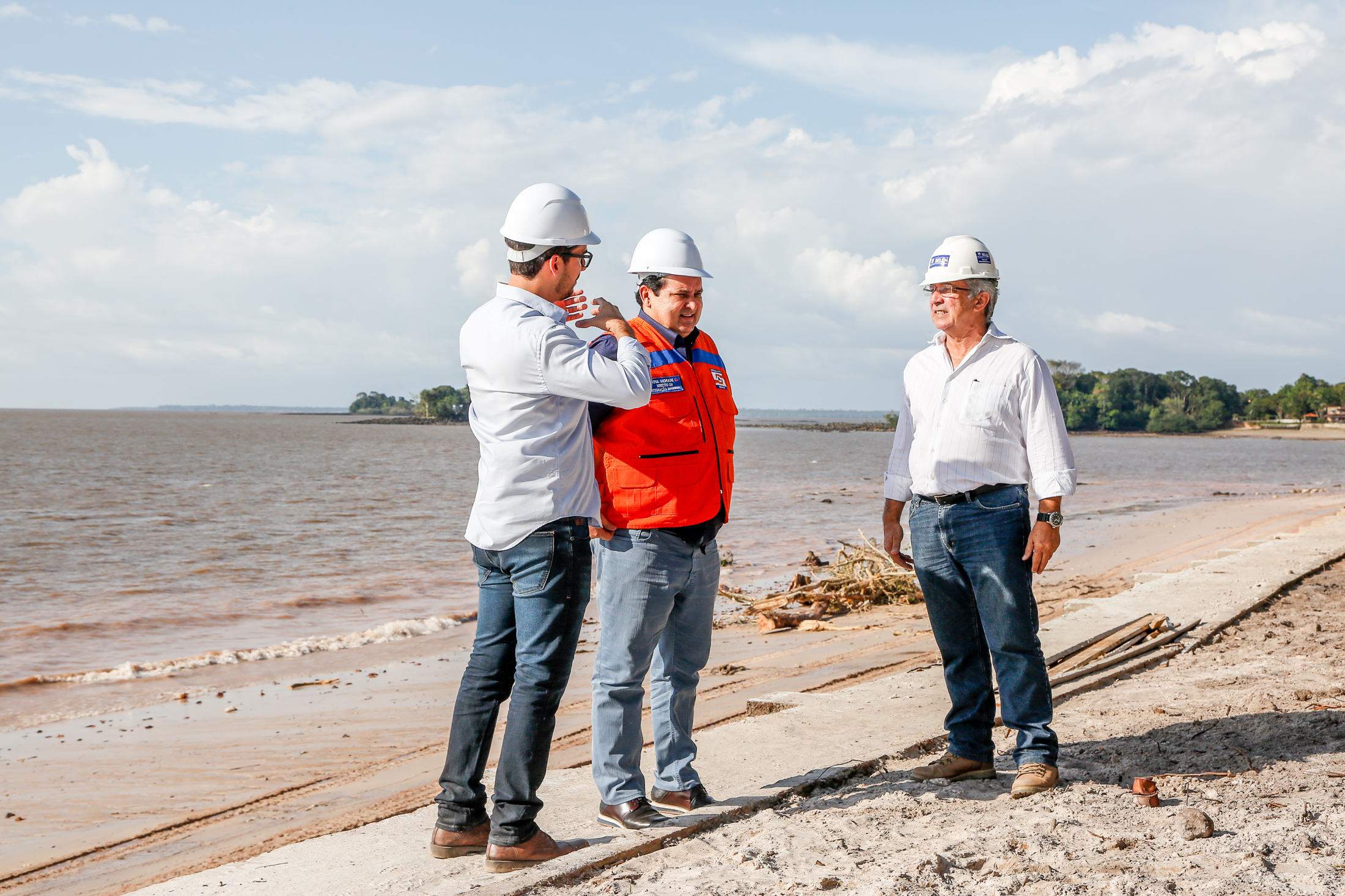 Ministro da Integração visita as obras de prevenção à erosão da orla de Mosqueiro