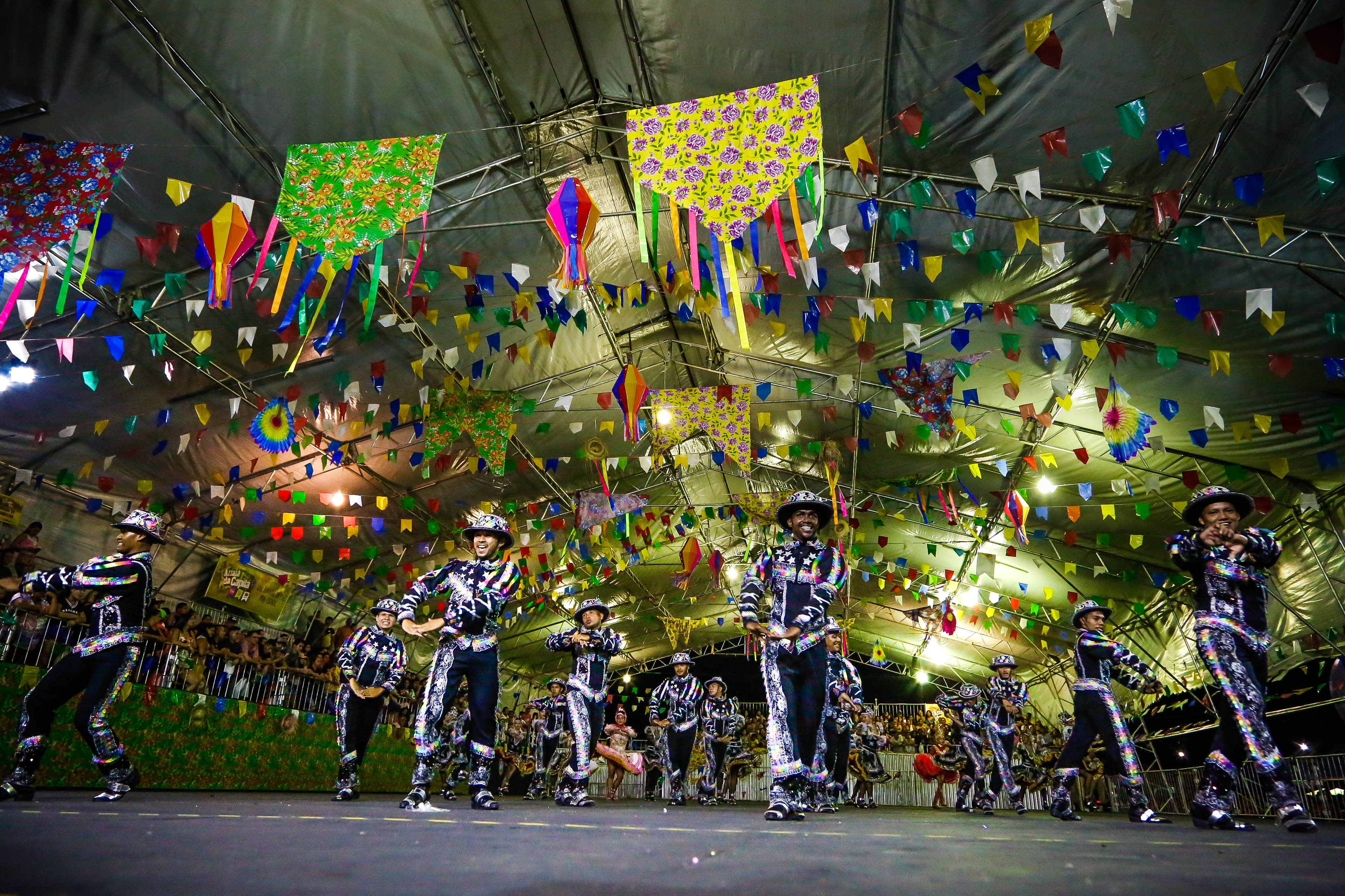 Arena do “Arraiá da Capitá” recebe centenas de pessoas no 2º dia de festas