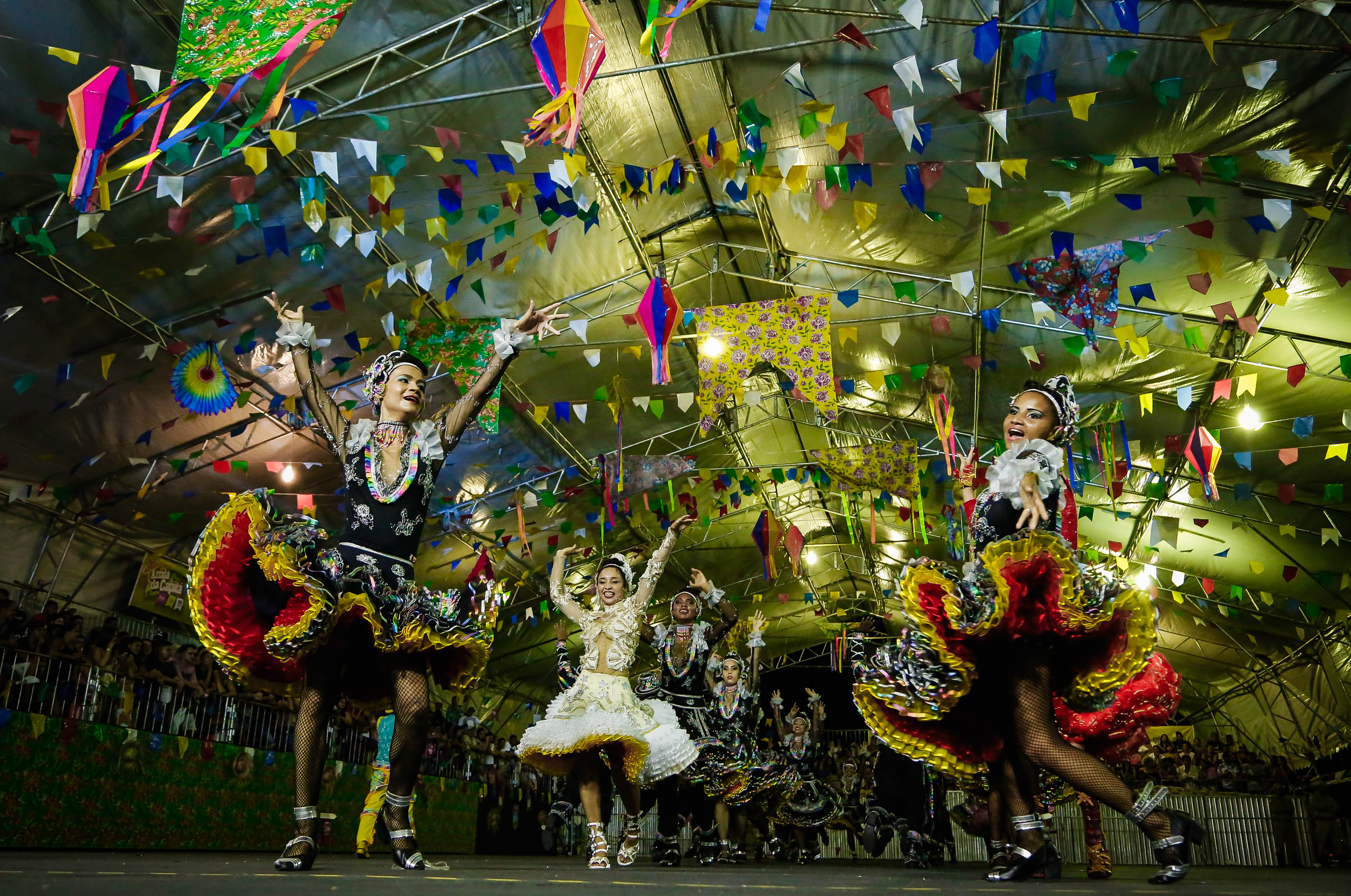 Arena do “Arraiá da Capitá” recebe centenas de pessoas no 2º dia de festas