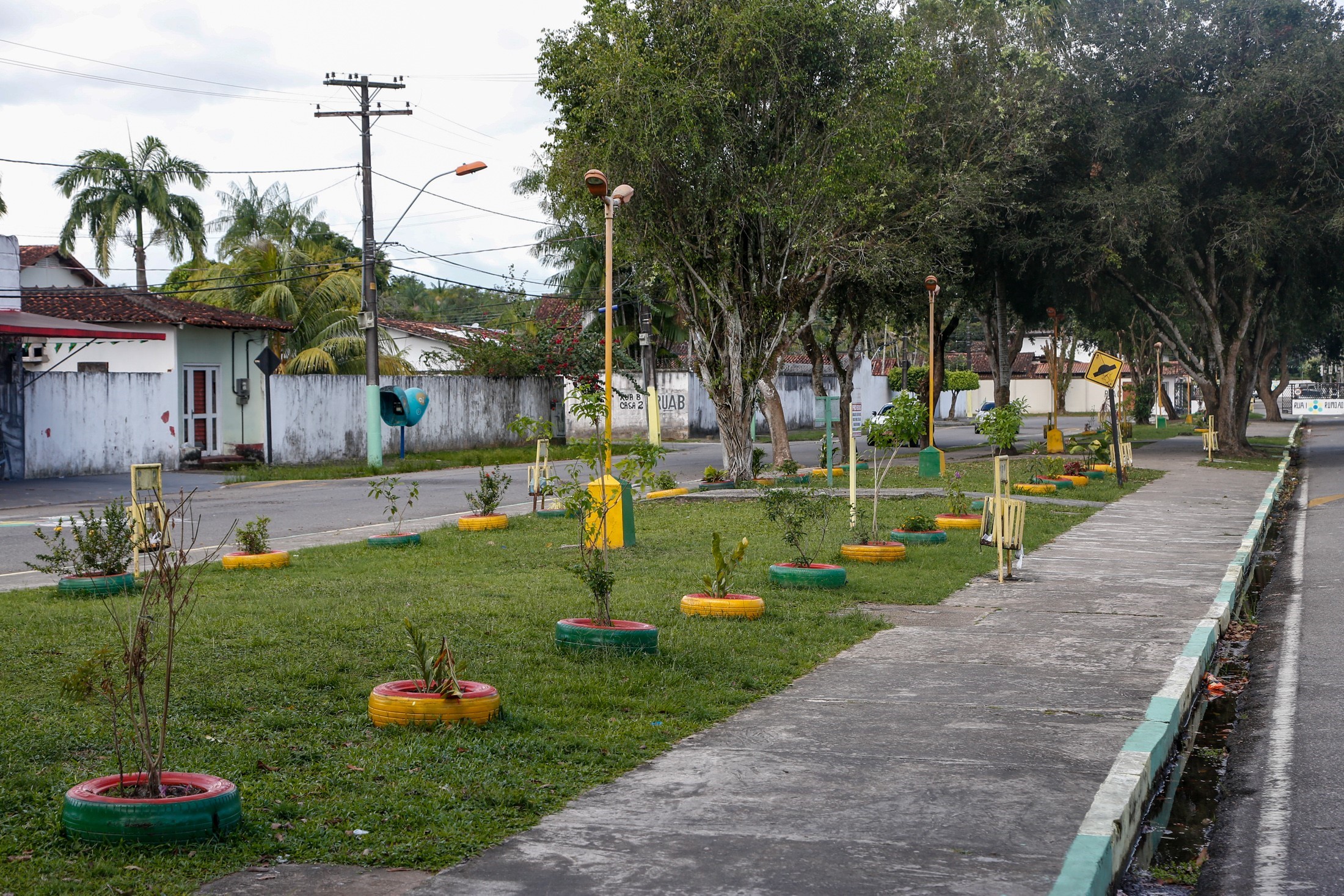 Prefeitura revitaliza ponto de descarte irregular de lixo na Marambaia