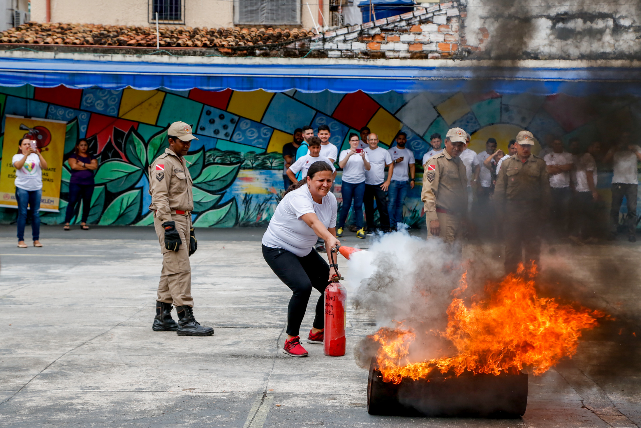 Treinamento de brigada de incêndio capacita profissionais da rede municipal de ensino