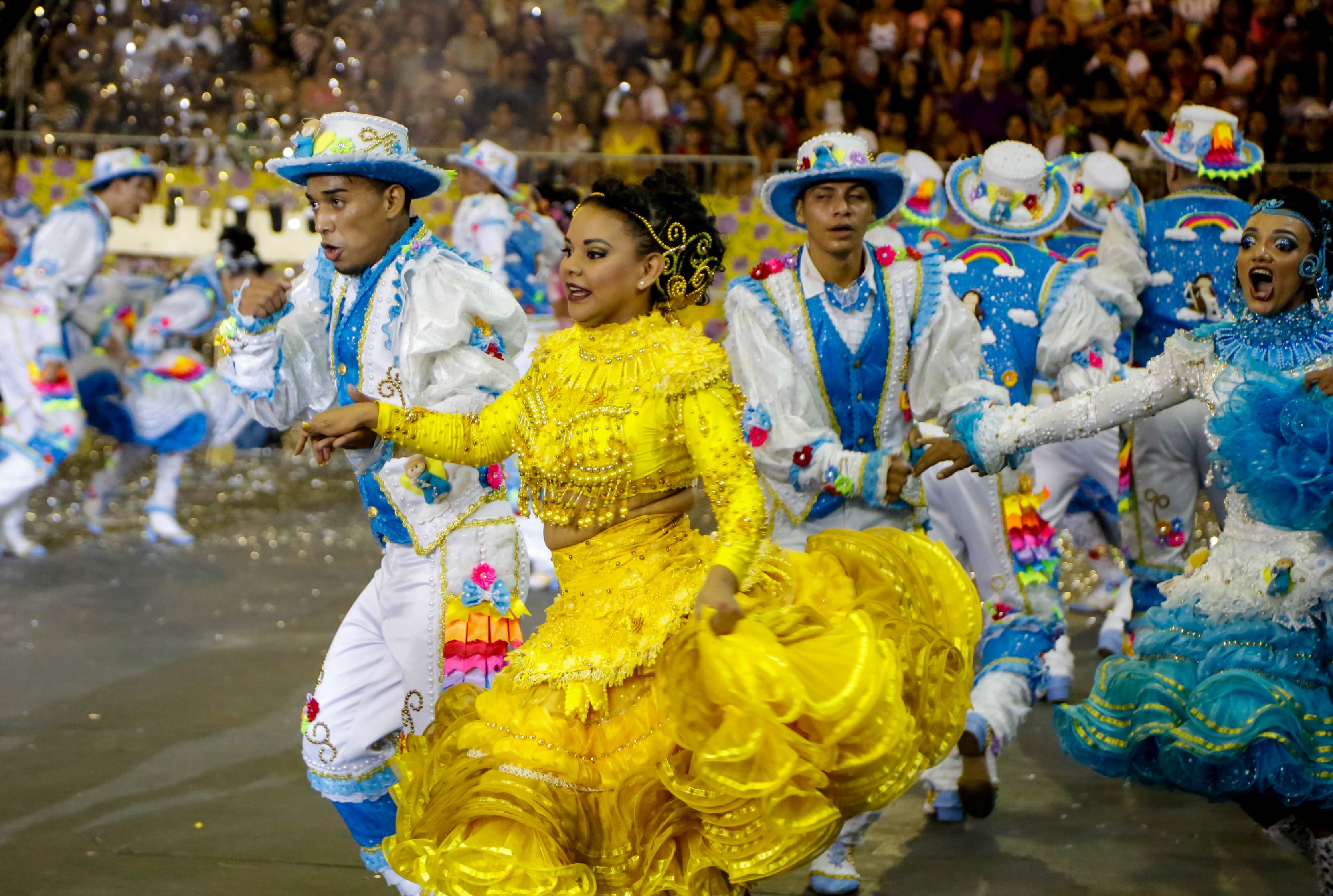 Emoção marca primeira noite da fase final do concurso oficial de quadrilhas juninas