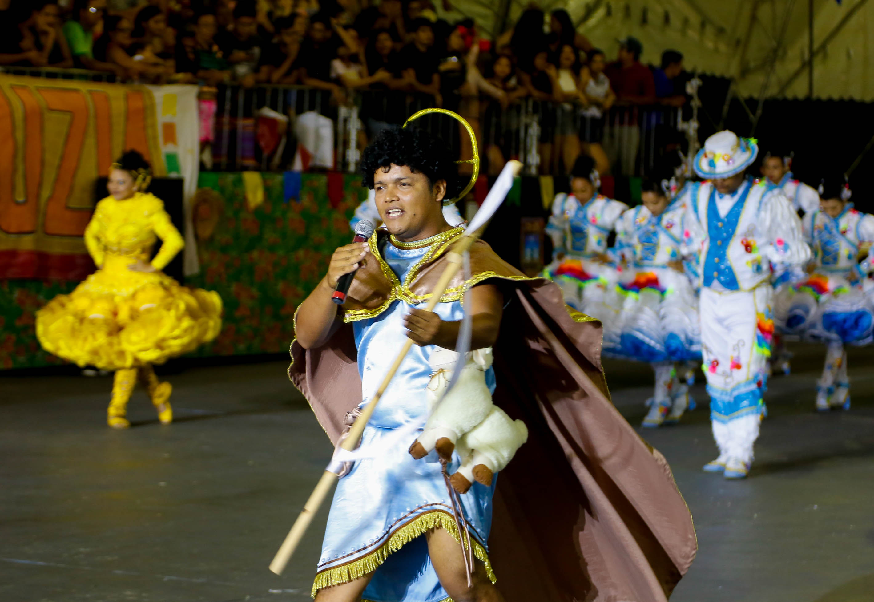 Emoção marca primeira noite da fase final do concurso oficial de quadrilhas juninas