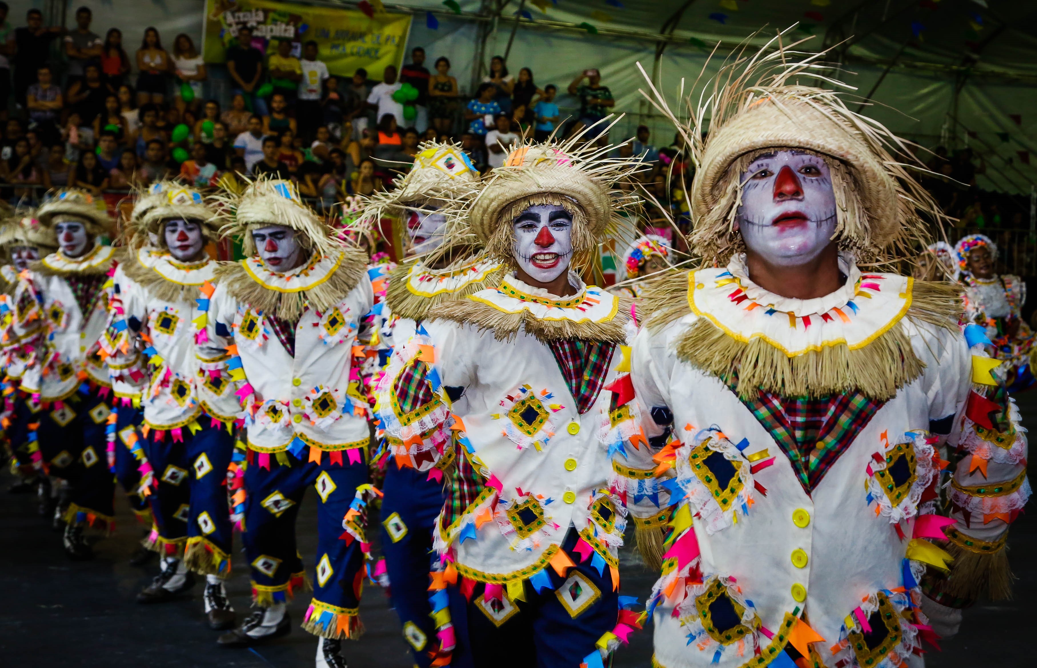 Emoção marca primeira noite da fase final do concurso oficial de quadrilhas juninas