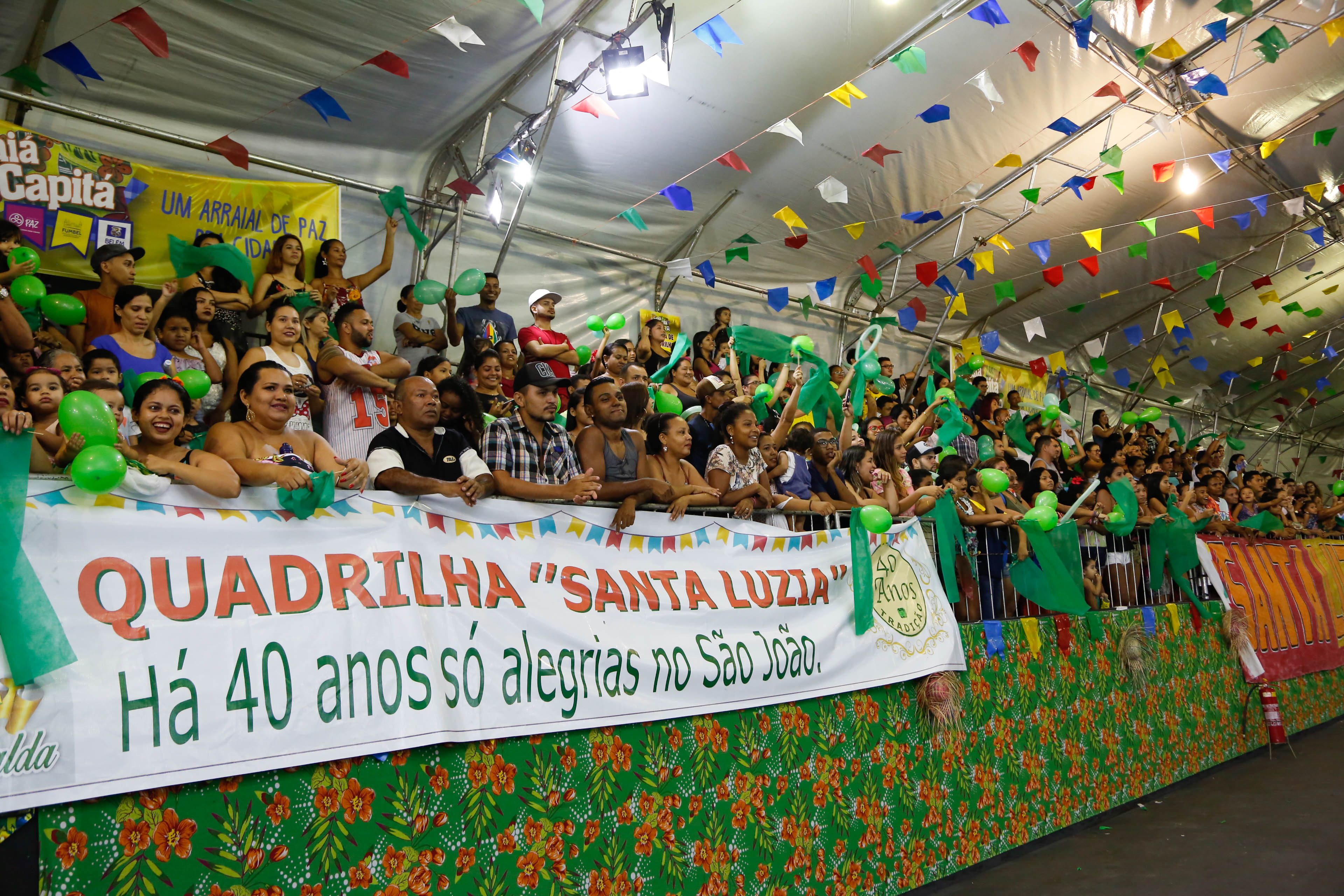 Emoção marca primeira noite da fase final do concurso oficial de quadrilhas juninas