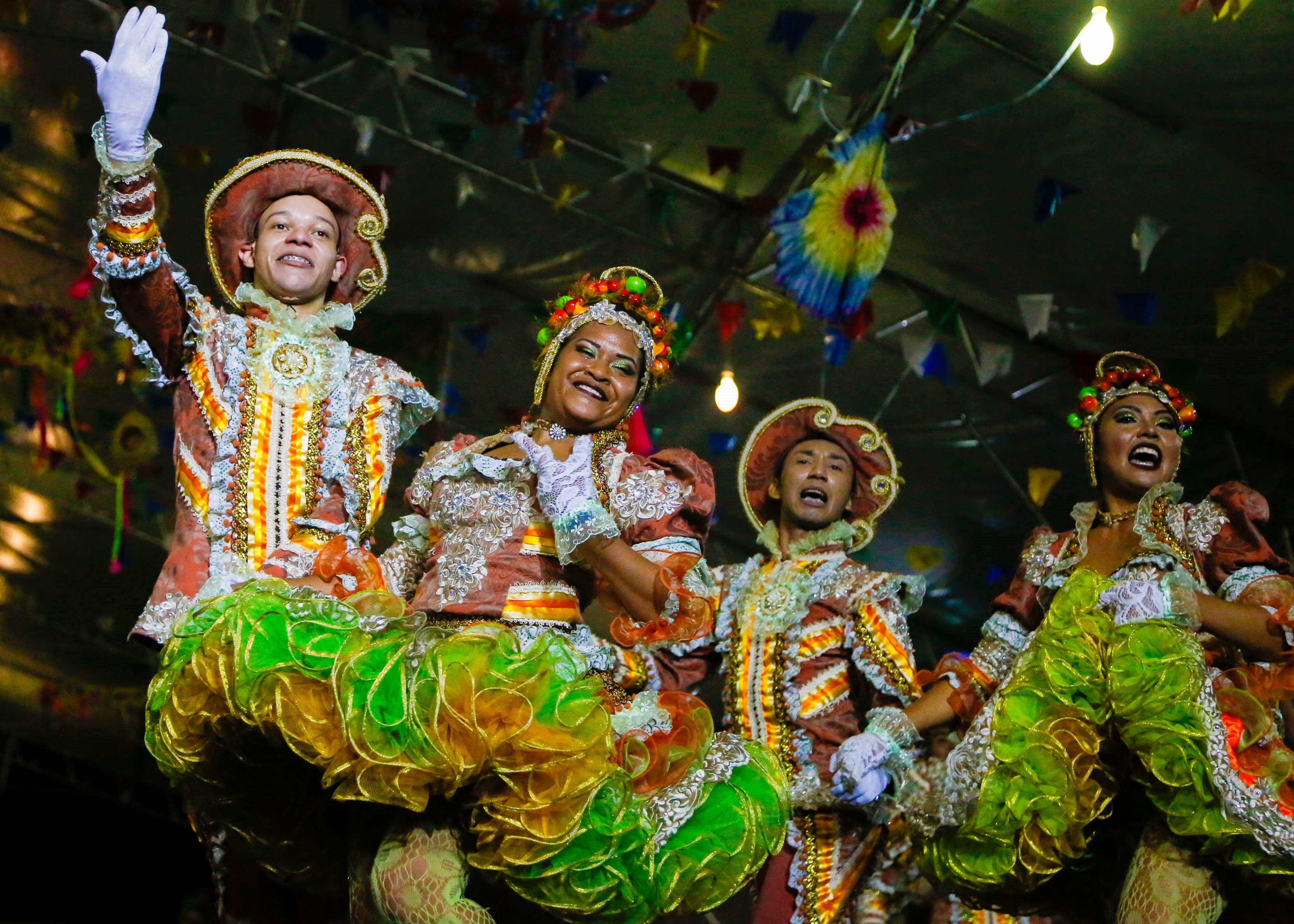 Emoção marca primeira noite da fase final do concurso oficial de quadrilhas juninas