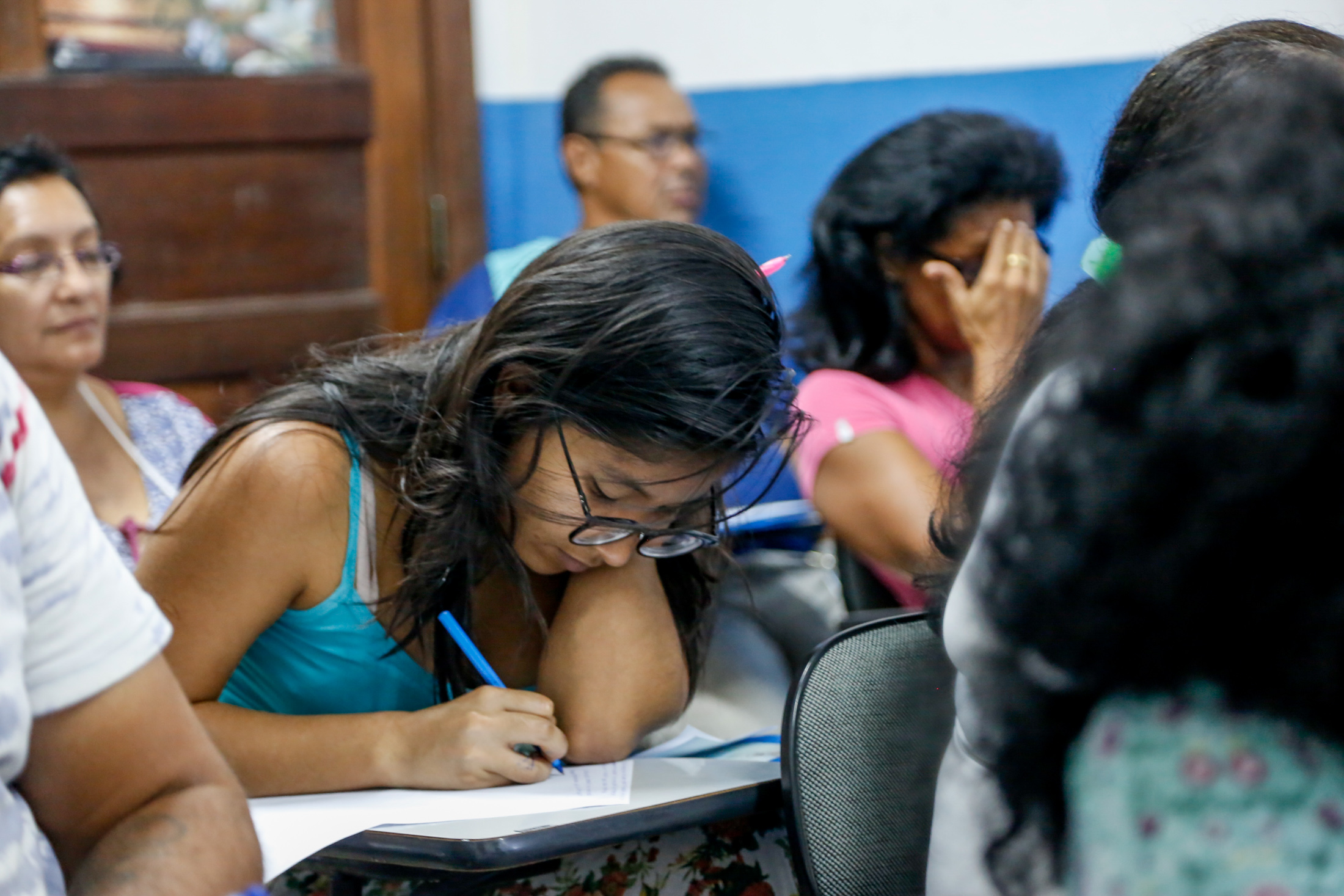 Oficina de currículo apresenta serviços do Portal do Trabalhador e Fundo Ver-o-Sol para comunidade