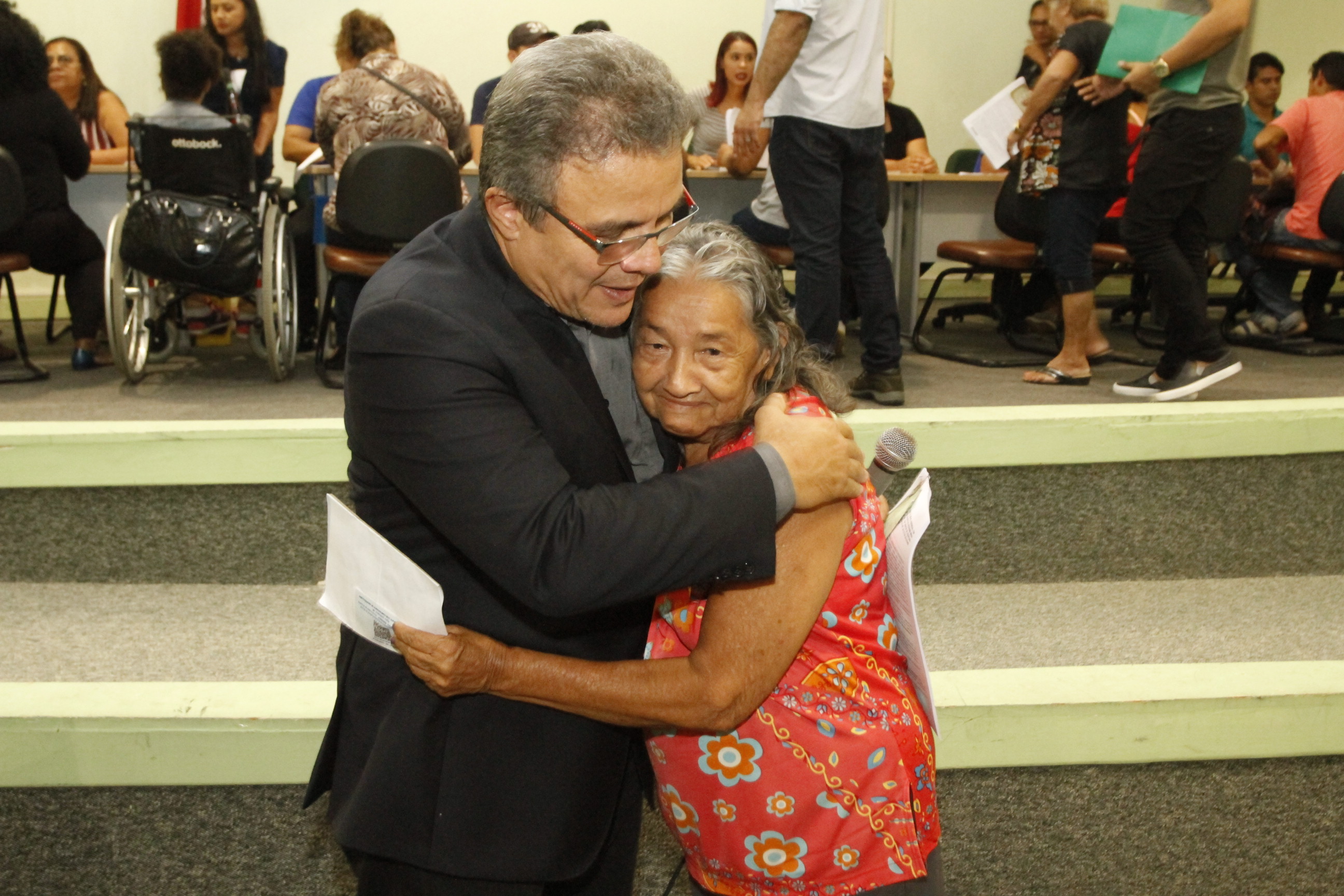 Famílias vivem realização do sonho da casa própria