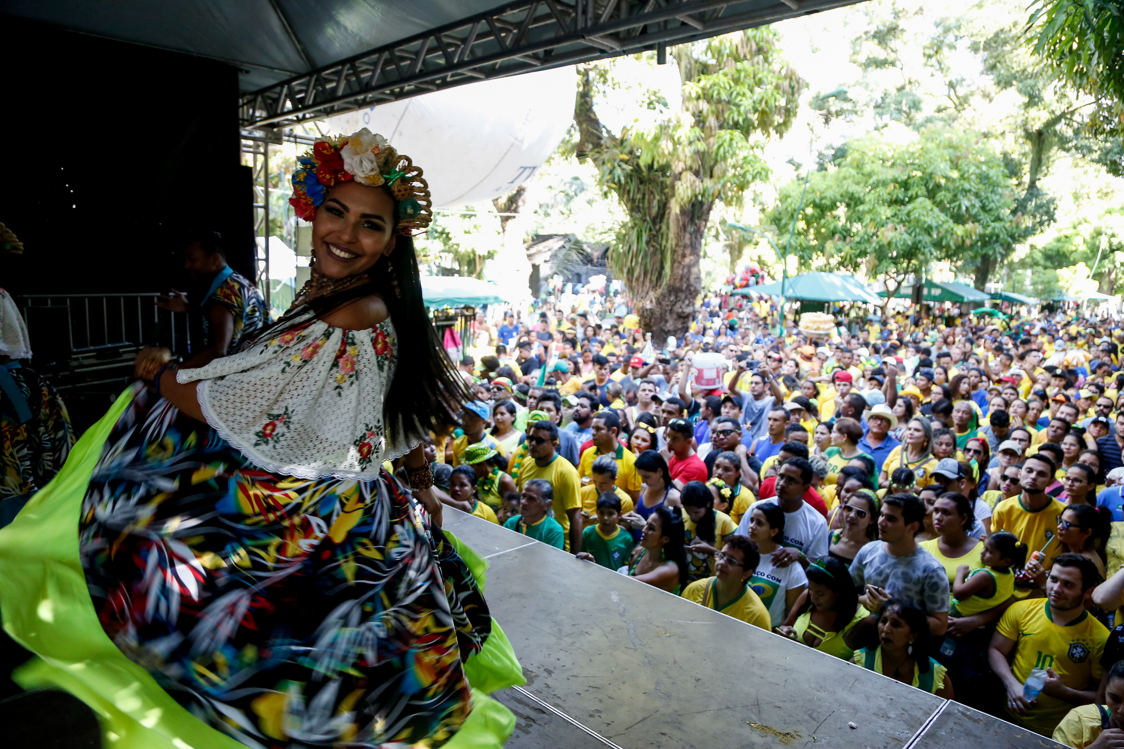 “Belém na Copa” leva centenas de pessoas para a Praça Batista Campos