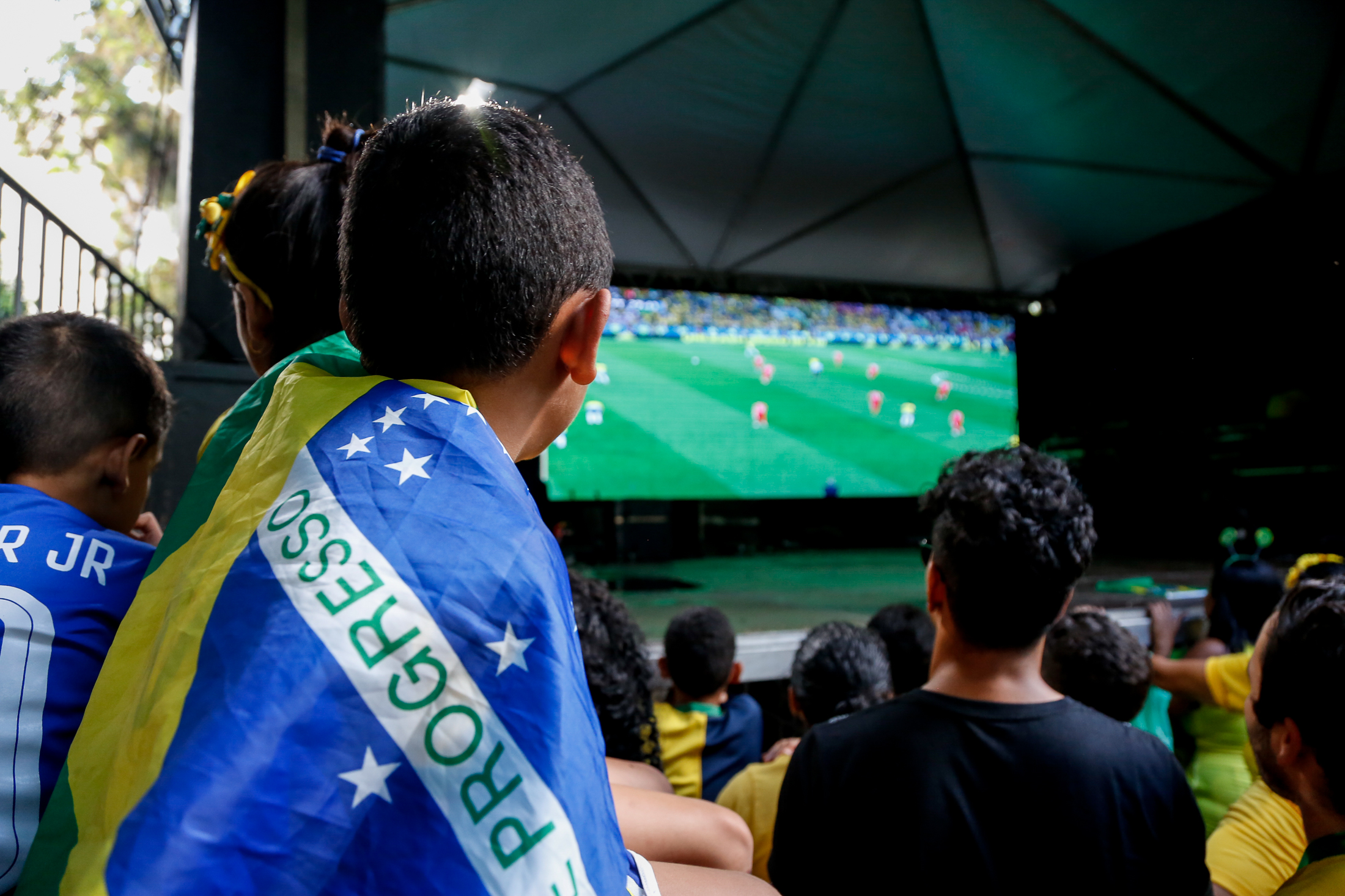 “Belém na Copa” leva centenas de pessoas para a Praça Batista Campos