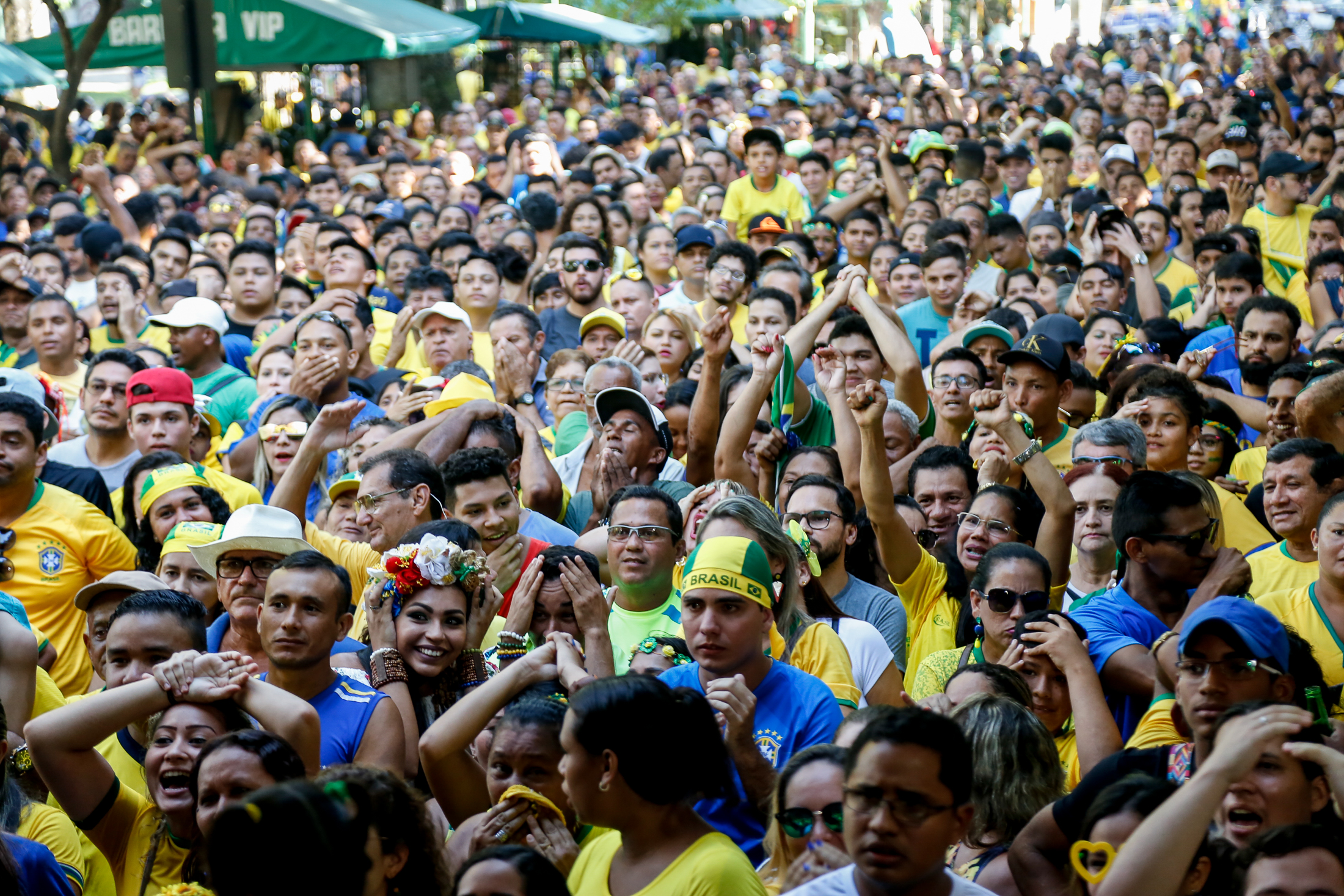 “Belém na Copa” leva centenas de pessoas para a Praça Batista Campos