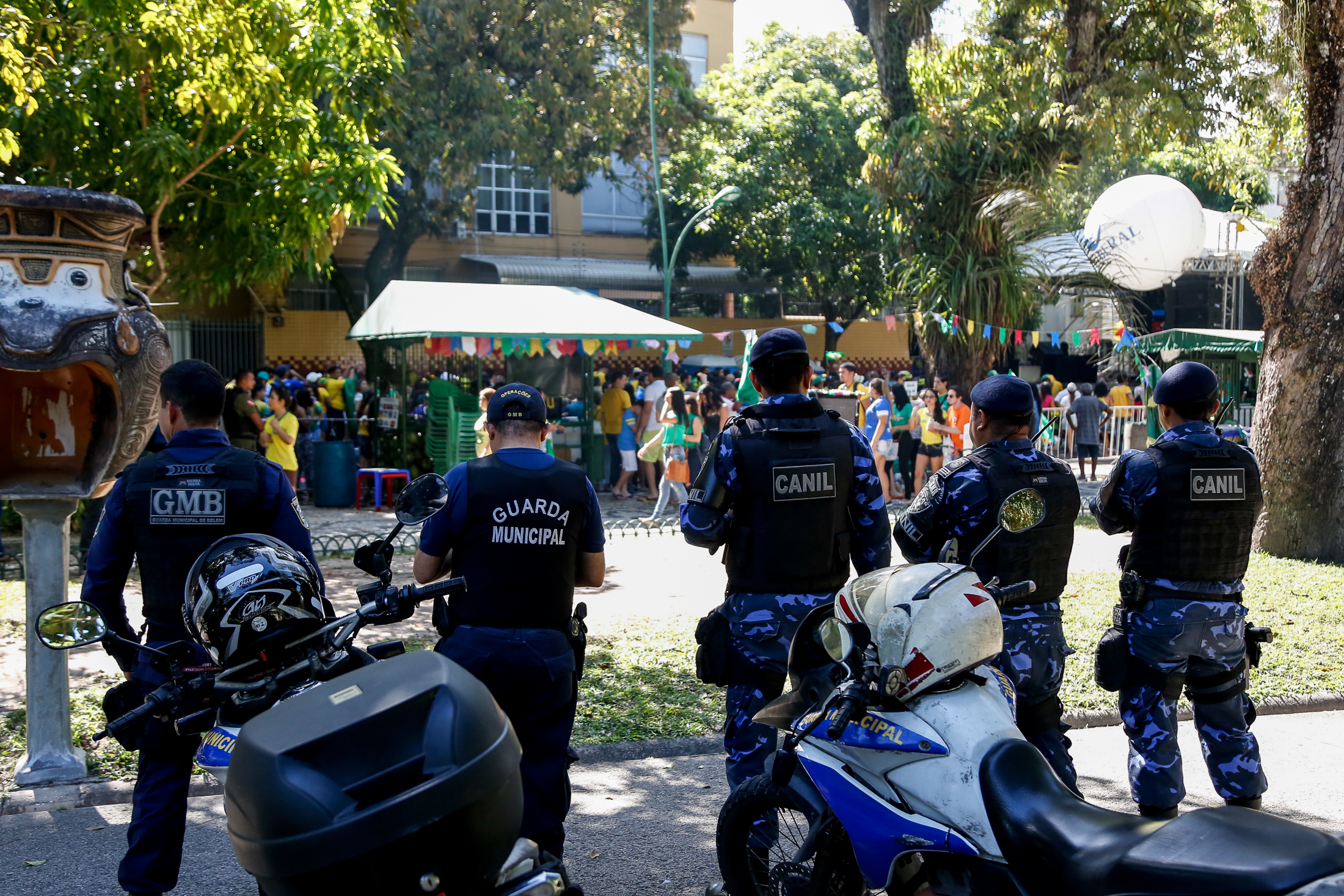 “Belém na Copa” leva centenas de pessoas para a Praça Batista Campos