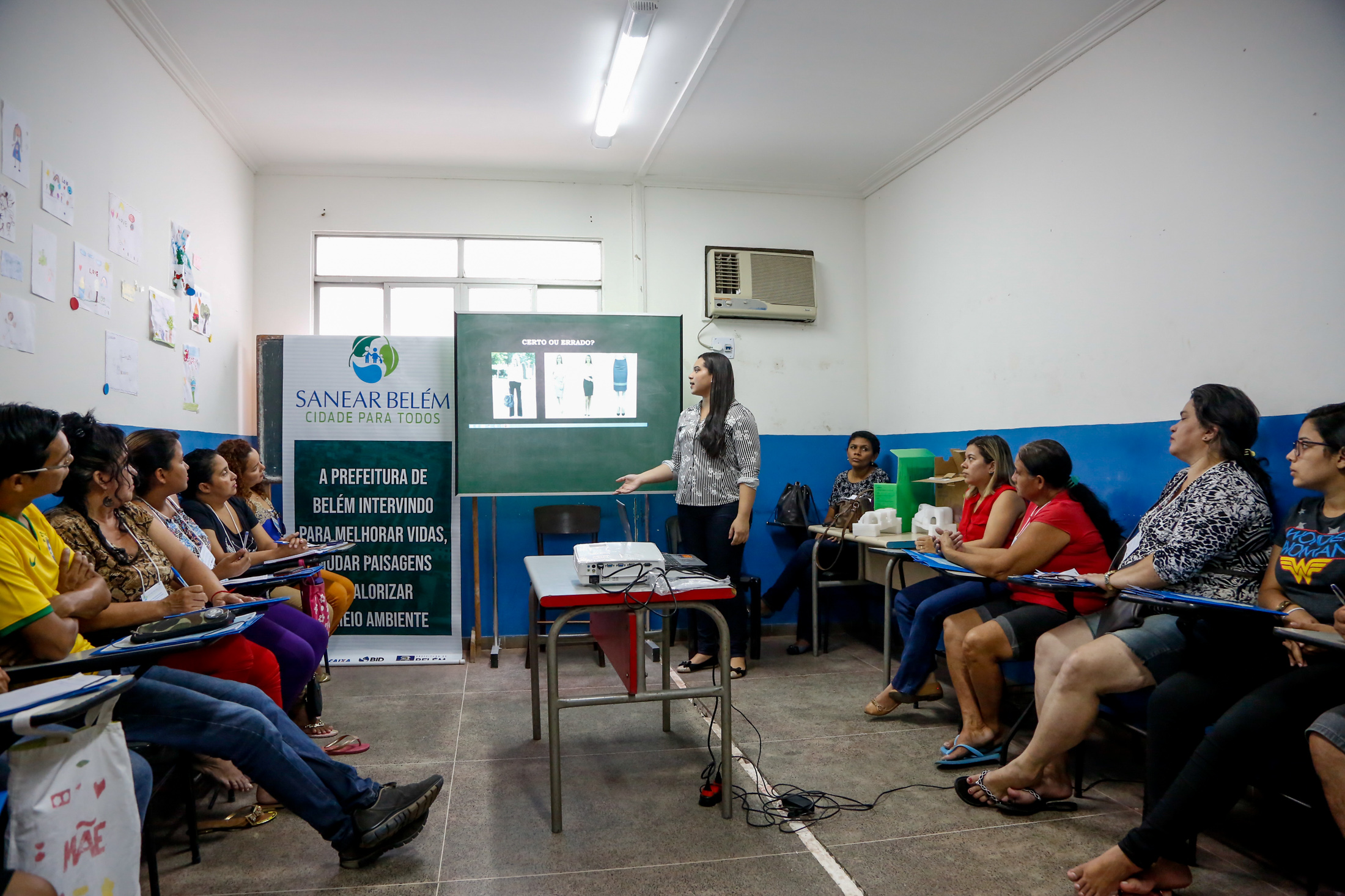 Oficina de currículo apresenta serviços do Portal do Trabalhador e Fundo Ver-o-Sol para comunidade