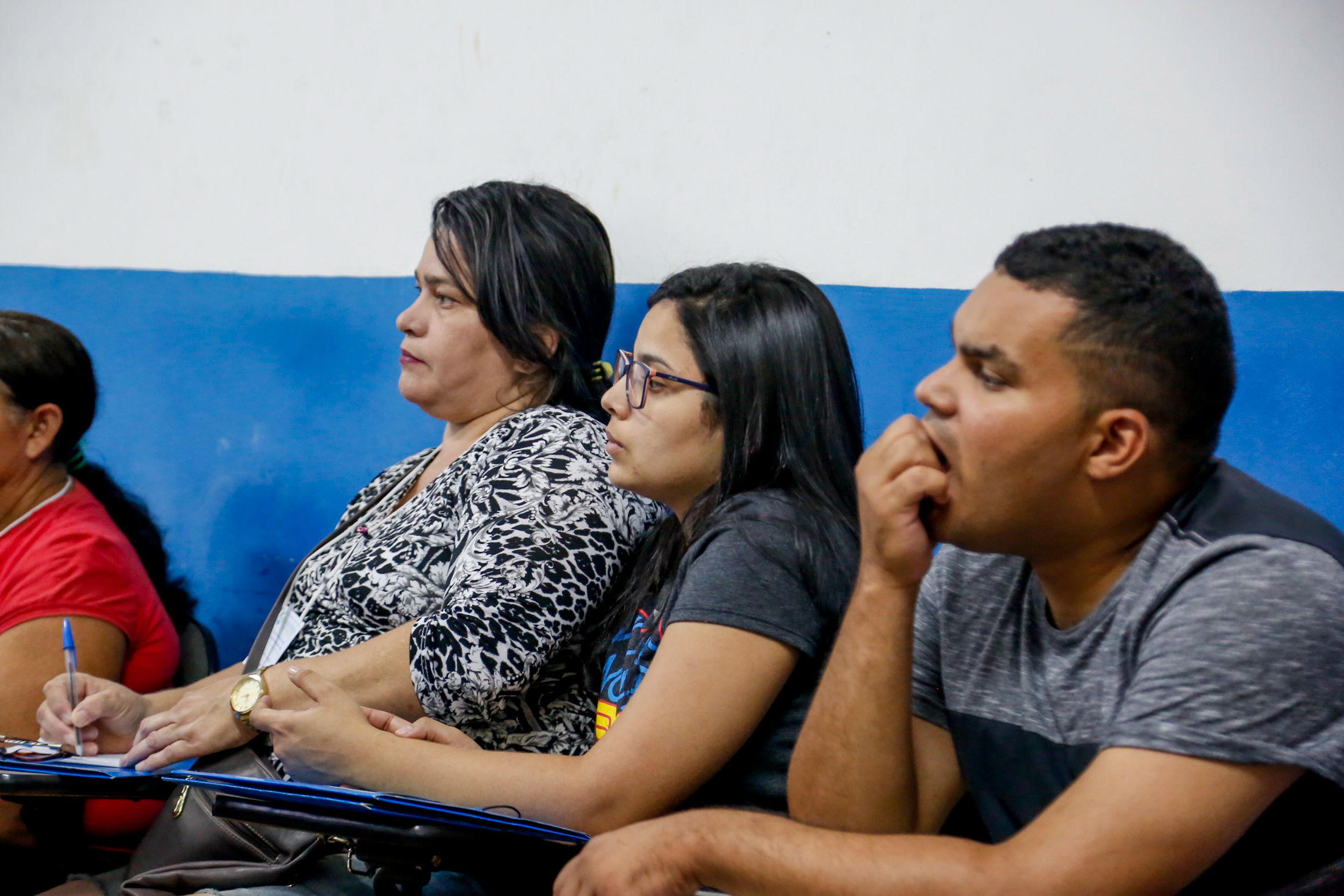 Oficina de currículo apresenta serviços do Portal do Trabalhador e Fundo Ver-o-Sol para comunidade