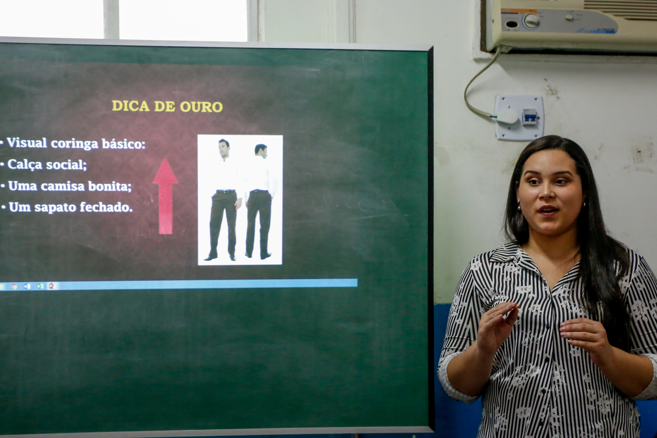 Oficina de currículo apresenta serviços do Portal do Trabalhador e Fundo Ver-o-Sol para comunidade